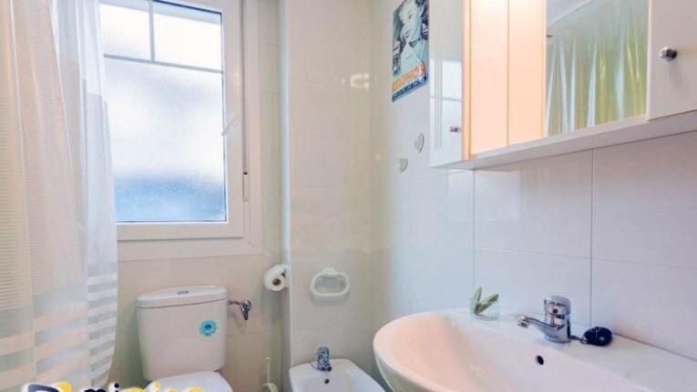 Familiar Bajo Con Jardin En Apartment *
