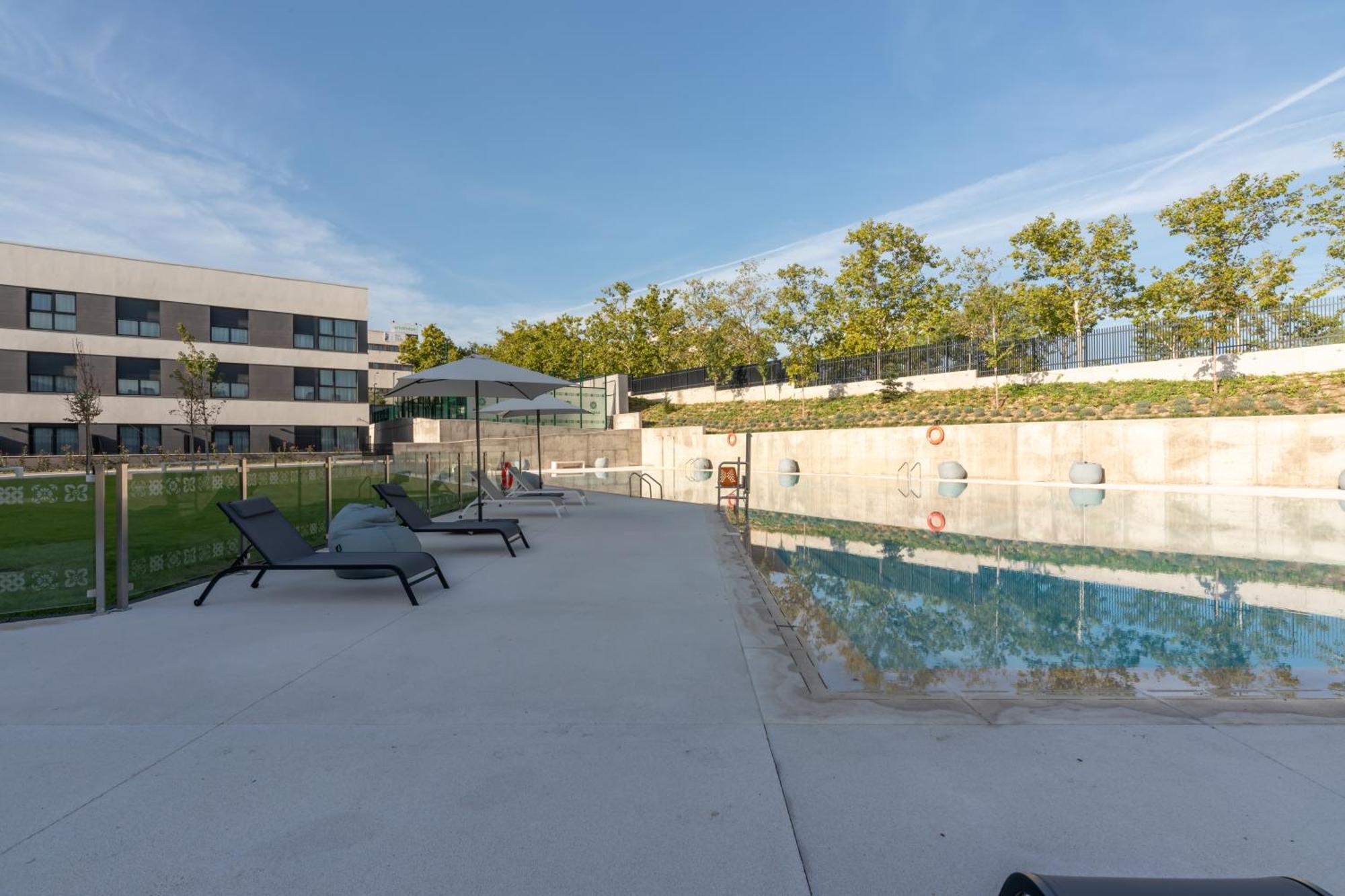 Aparthotel Be Casa - San Sebastian De Reyes