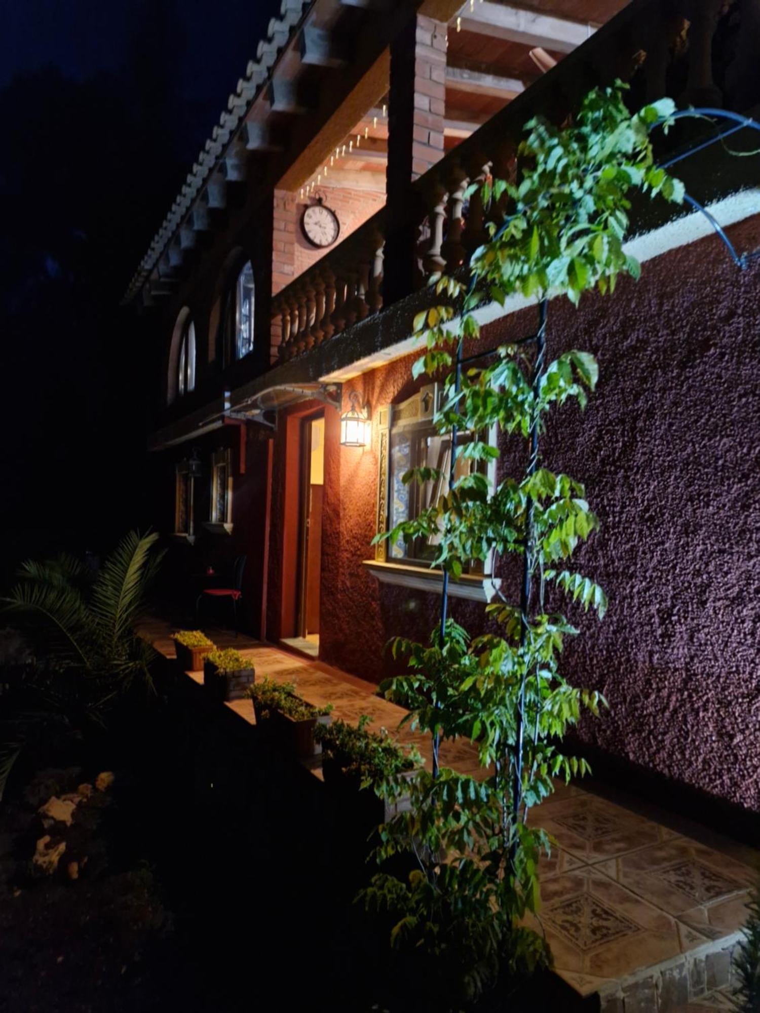 Golden Flamenco Bed and breakfast