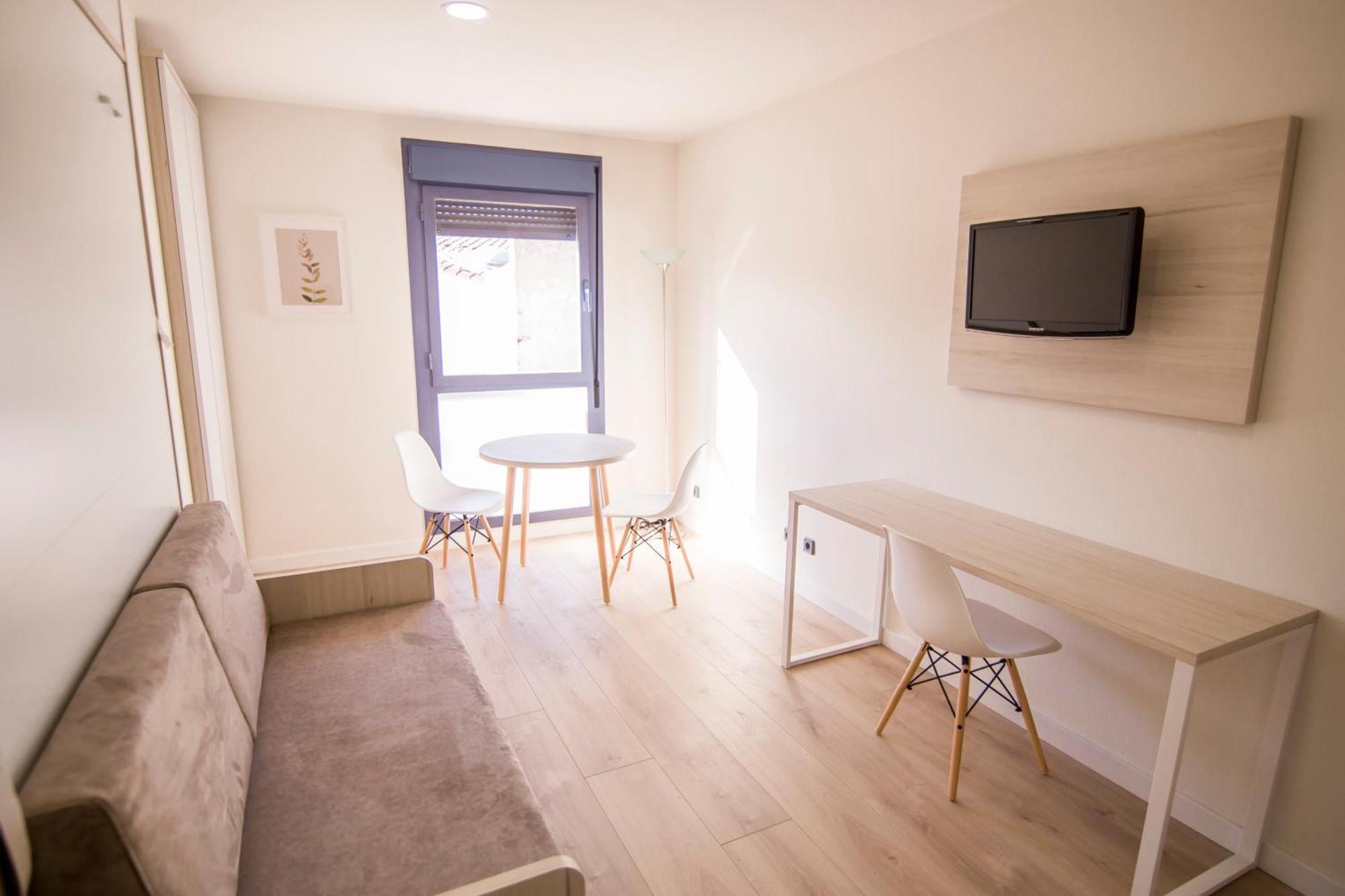 Apartamento Plaza De Santiago - Estudios Turisticos - 1 Llave