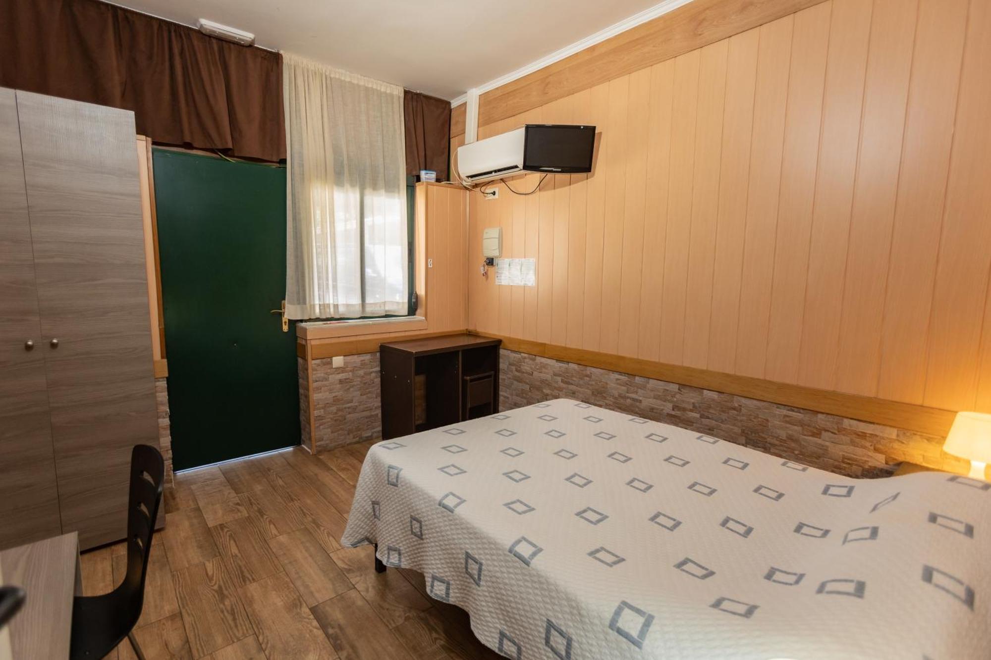 Hostal - Bungalows Camping Caceres 2* Caceres