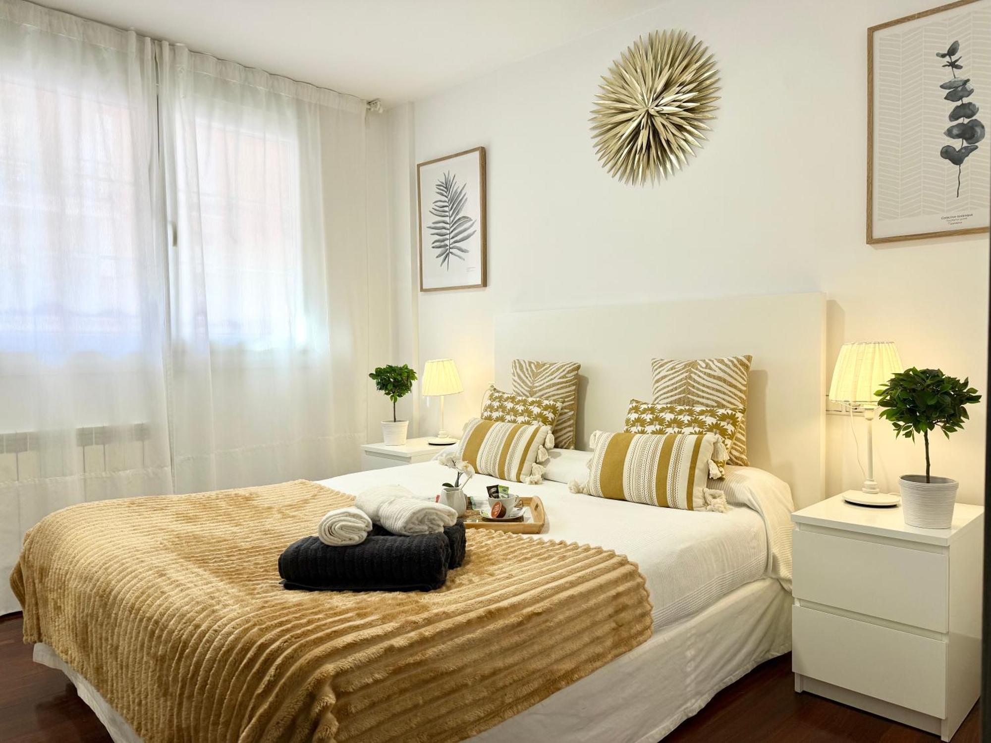 Castro Holidays - Centrico Piscina Urbanizacion Garaje Gratis Apartment *