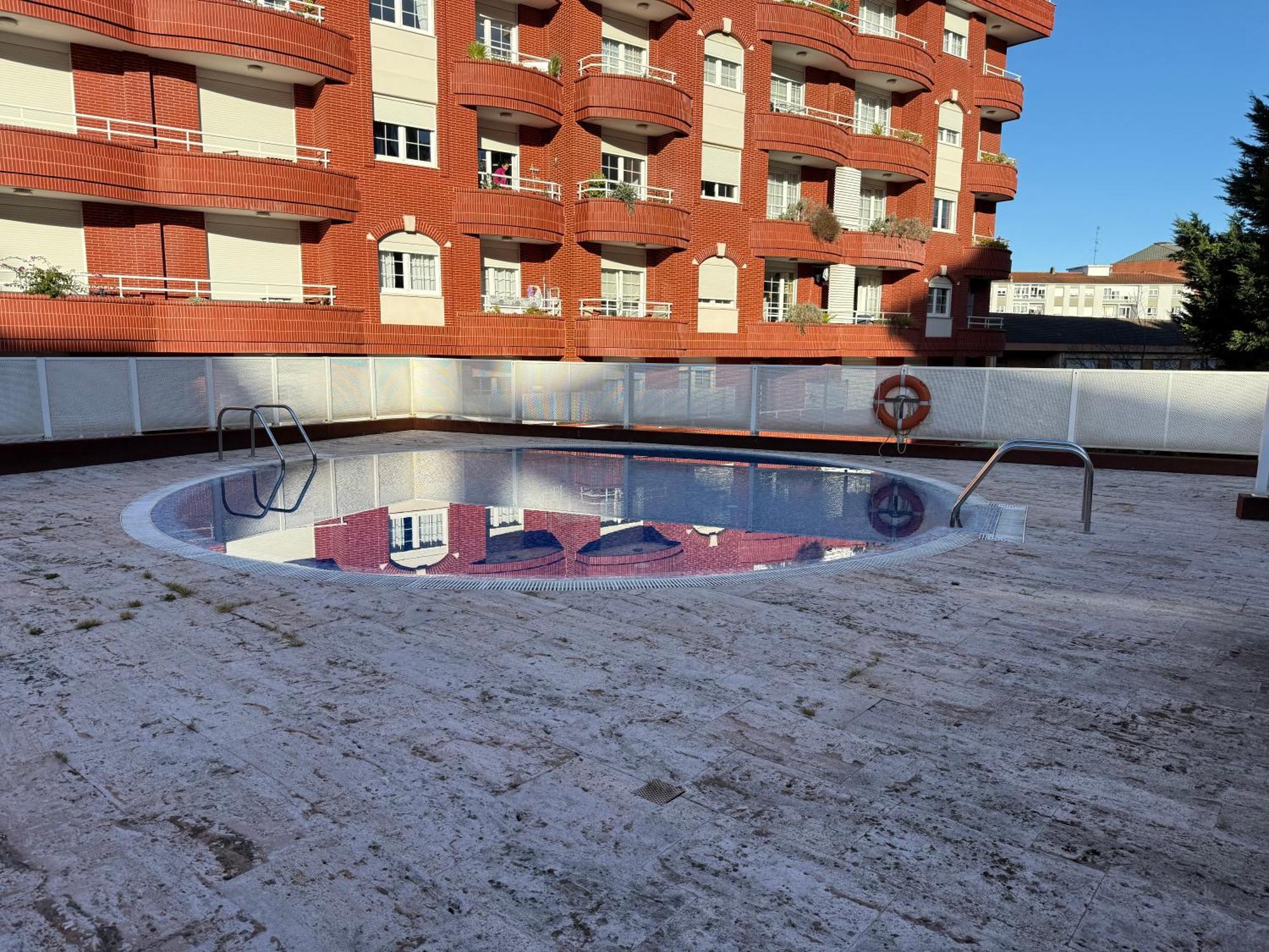 Apartment Castro Holidays - Centrico Piscina Urbanizacion Garaje Gratis *
