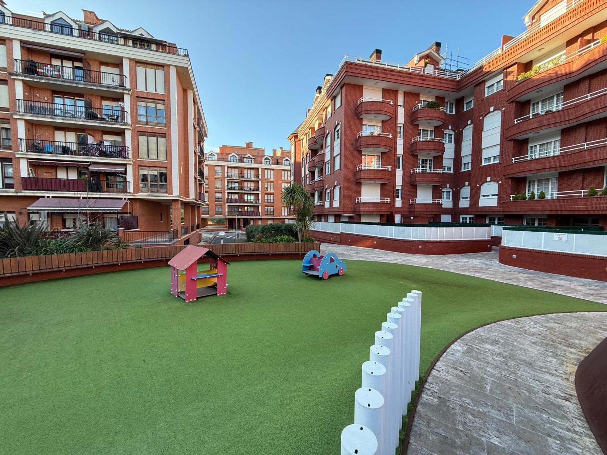 Castro Holidays - Centrico Piscina Urbanizacion Garaje Gratis