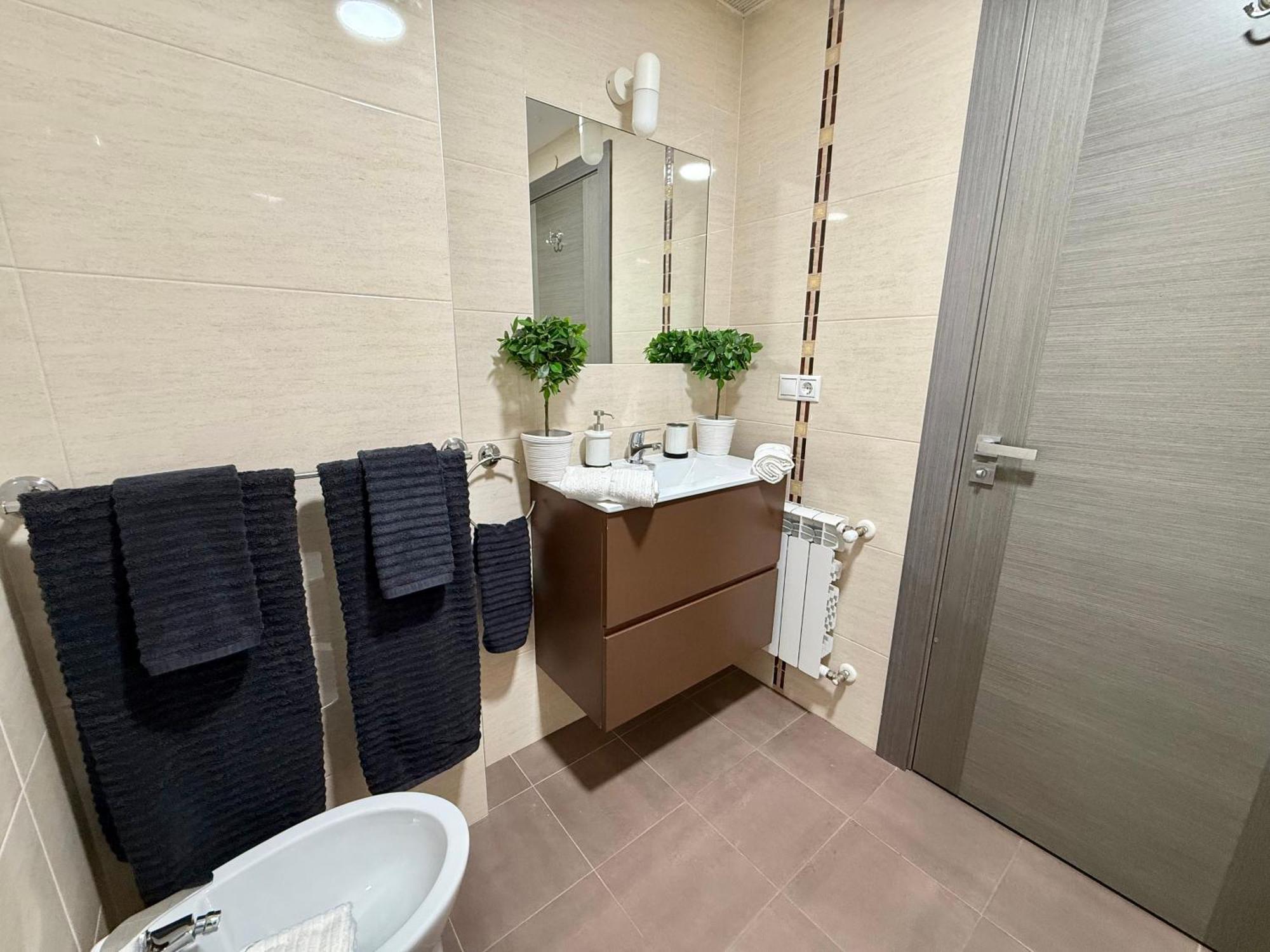 Apartment Castro Holidays - Centrico Piscina Urbanizacion Garaje Gratis