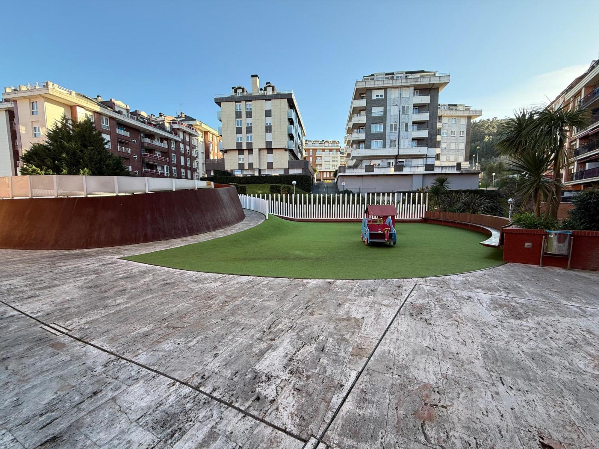 Castro Holidays - Centrico Piscina Urbanizacion Garaje Gratis Apartment *