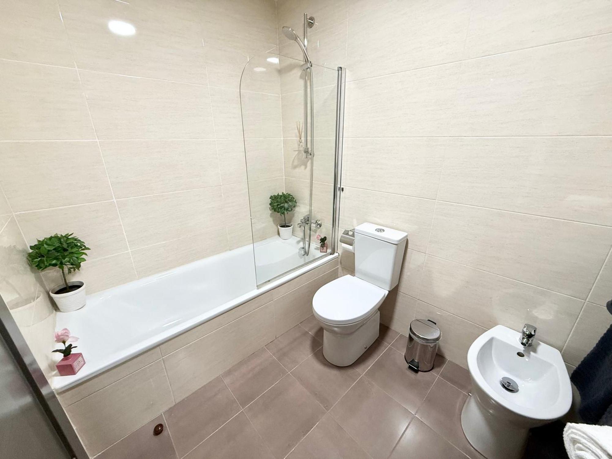 Castro Holidays - Centrico Piscina Urbanizacion Garaje Gratis * Castro Urdiales