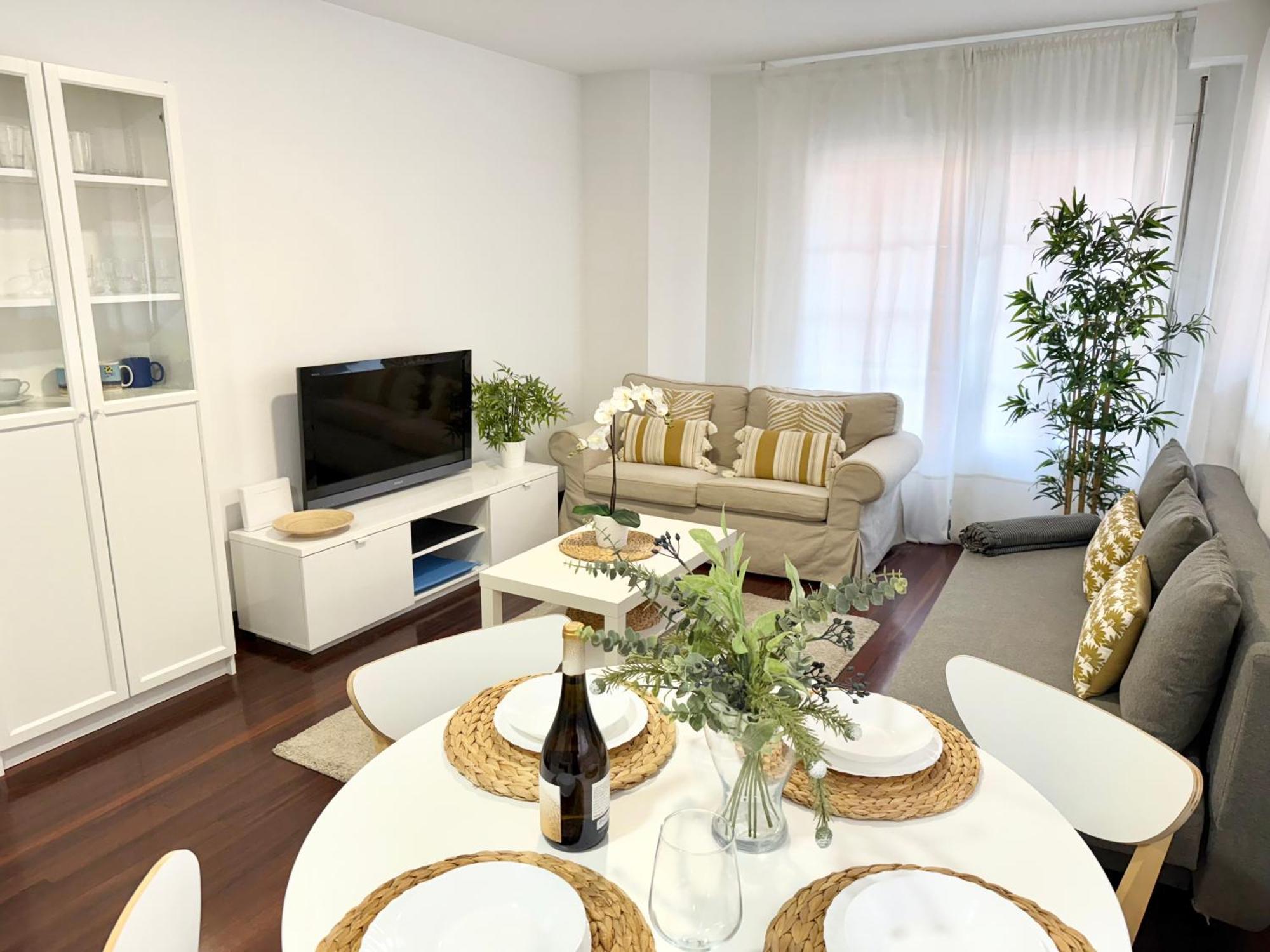 Castro Holidays - Centrico Piscina Urbanizacion Garaje Gratis Apartment