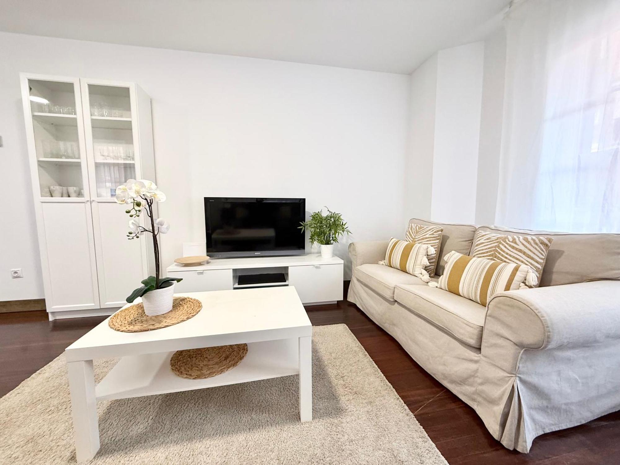 Apartment Castro Holidays - Centrico Piscina Urbanizacion Garaje Gratis *