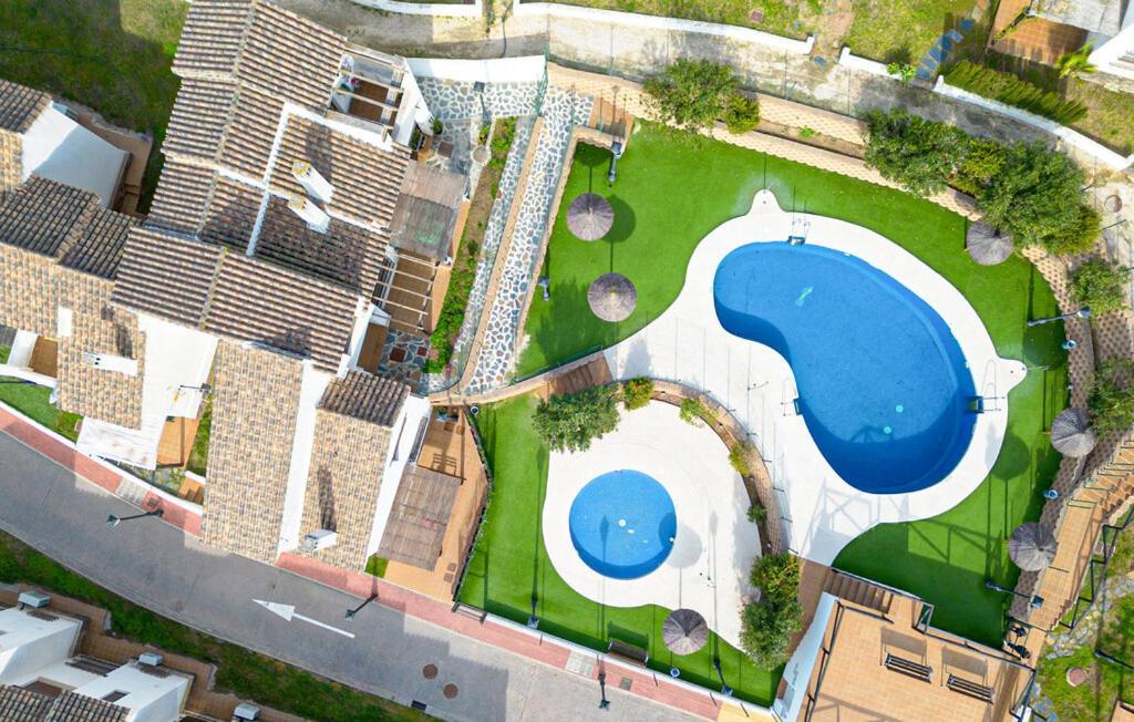 En Sierramagna, Piscina Abierta El Ronquillo