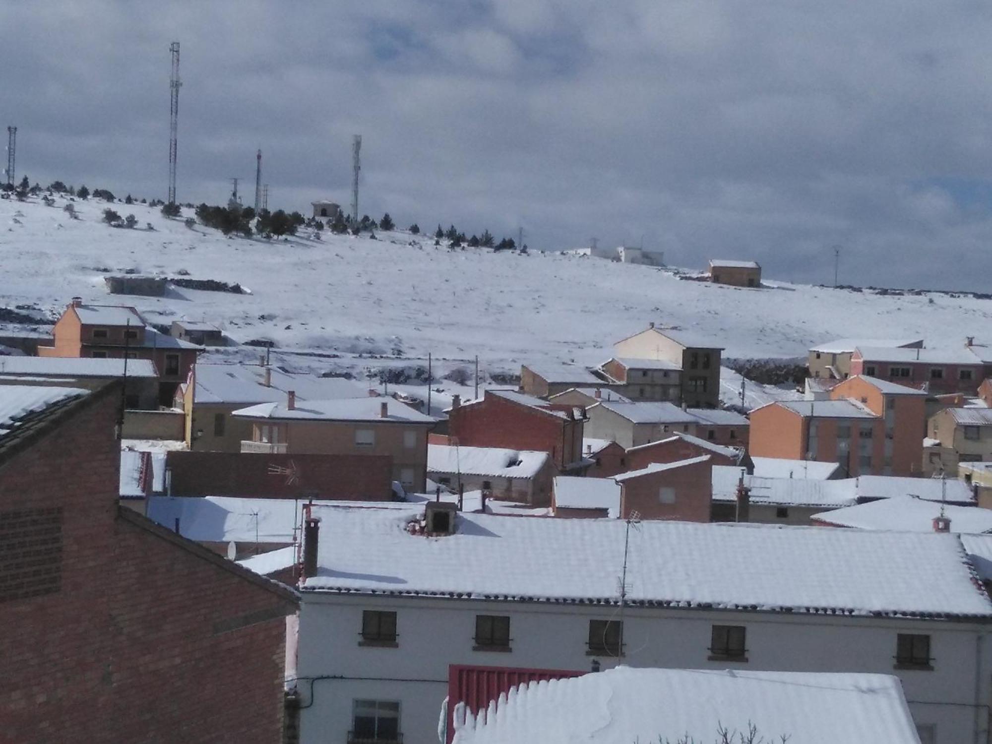 Vistavega 18 *