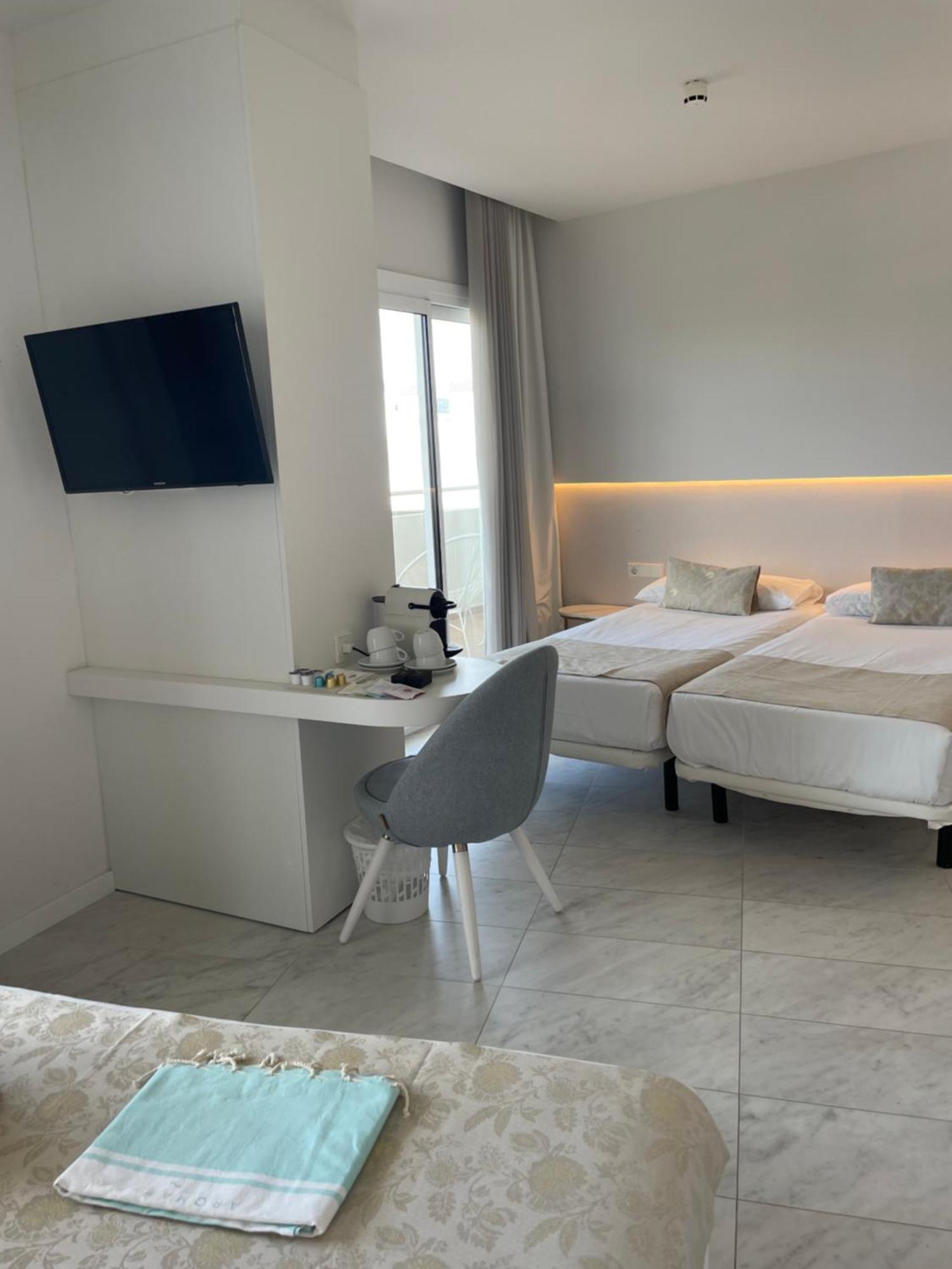 Aromar Hotel 4*