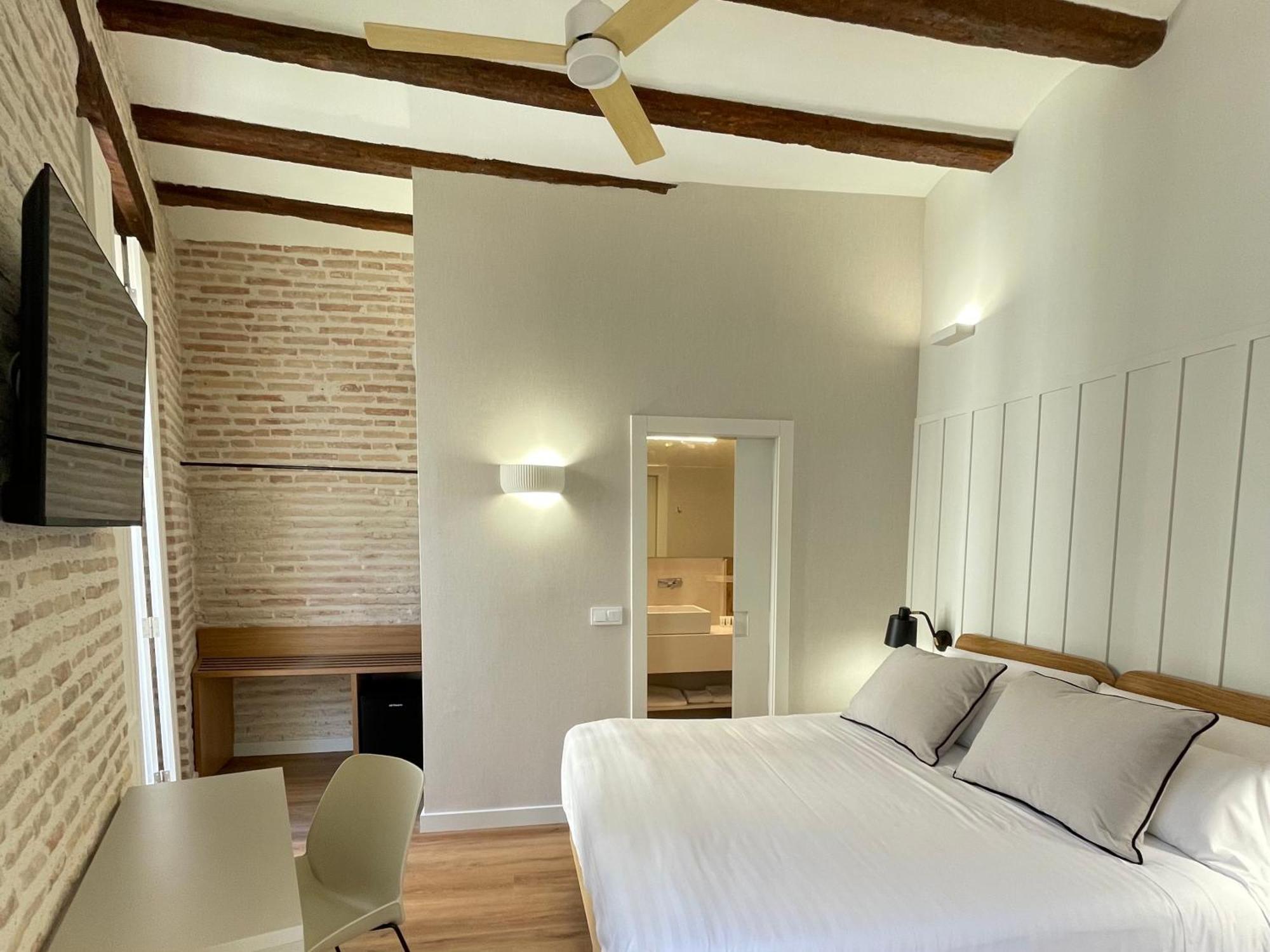 Pensión Cosy Embajador