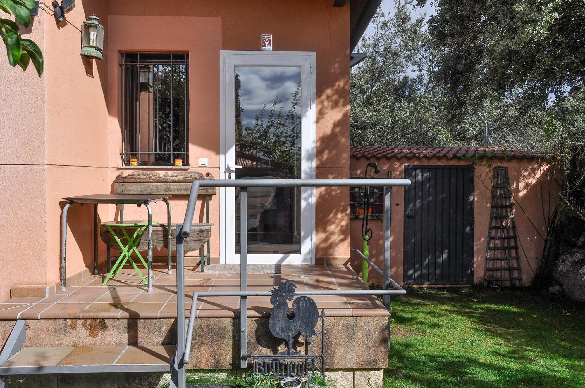 Acogedora Casa Con Jardin By Ituero y Lama