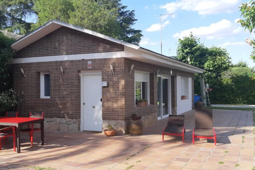 Independent Little House *