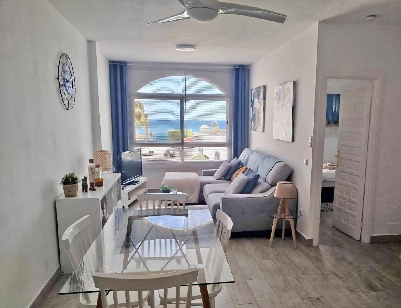 Apartamento 2 Bed Beachfront In *
