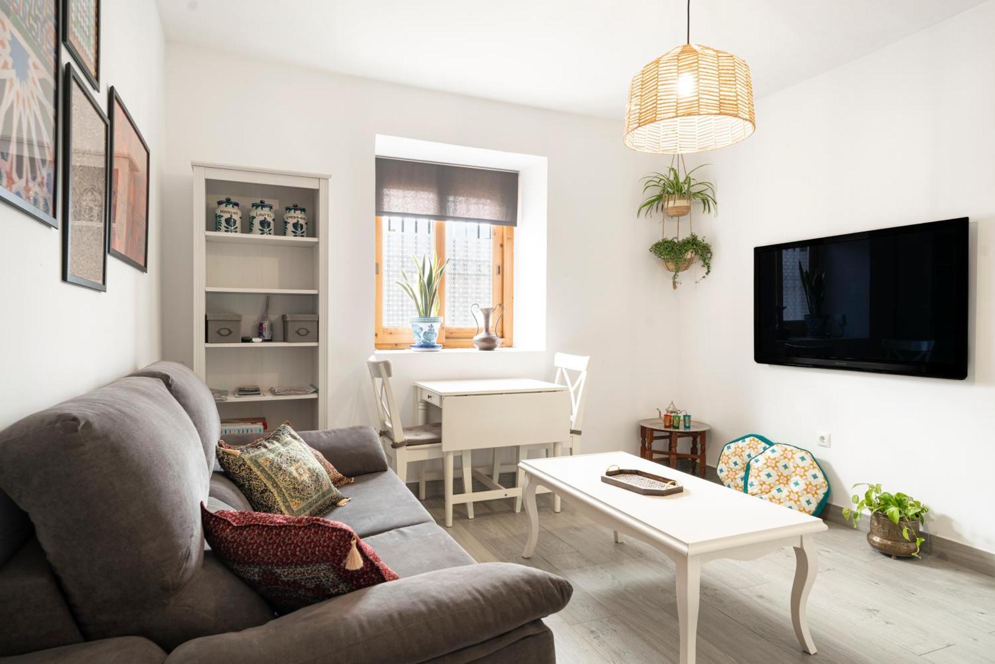 Warm Albayzin - Free Parking 15 Min Away Apartment