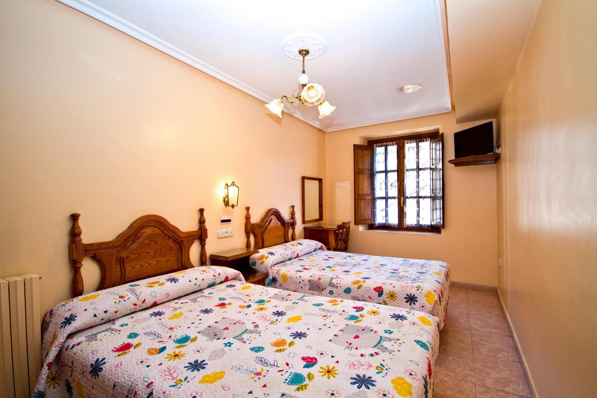 Ballarin Hotel *