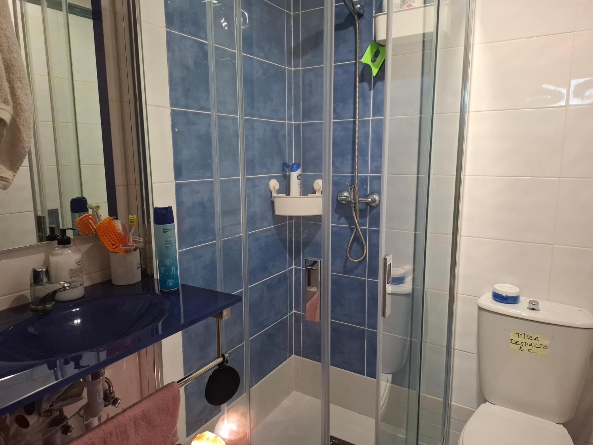 Habitación en casa particular Individuales Wifi Tv Microondas Cerca Del Aeropuerto Madrid Grande Wc Privado O Pequena Wc Compartido Muy Tranquilas Bien Comunicadas Tren Metro Bus Facil Aparcamiento San Sebastian De Reyes *
