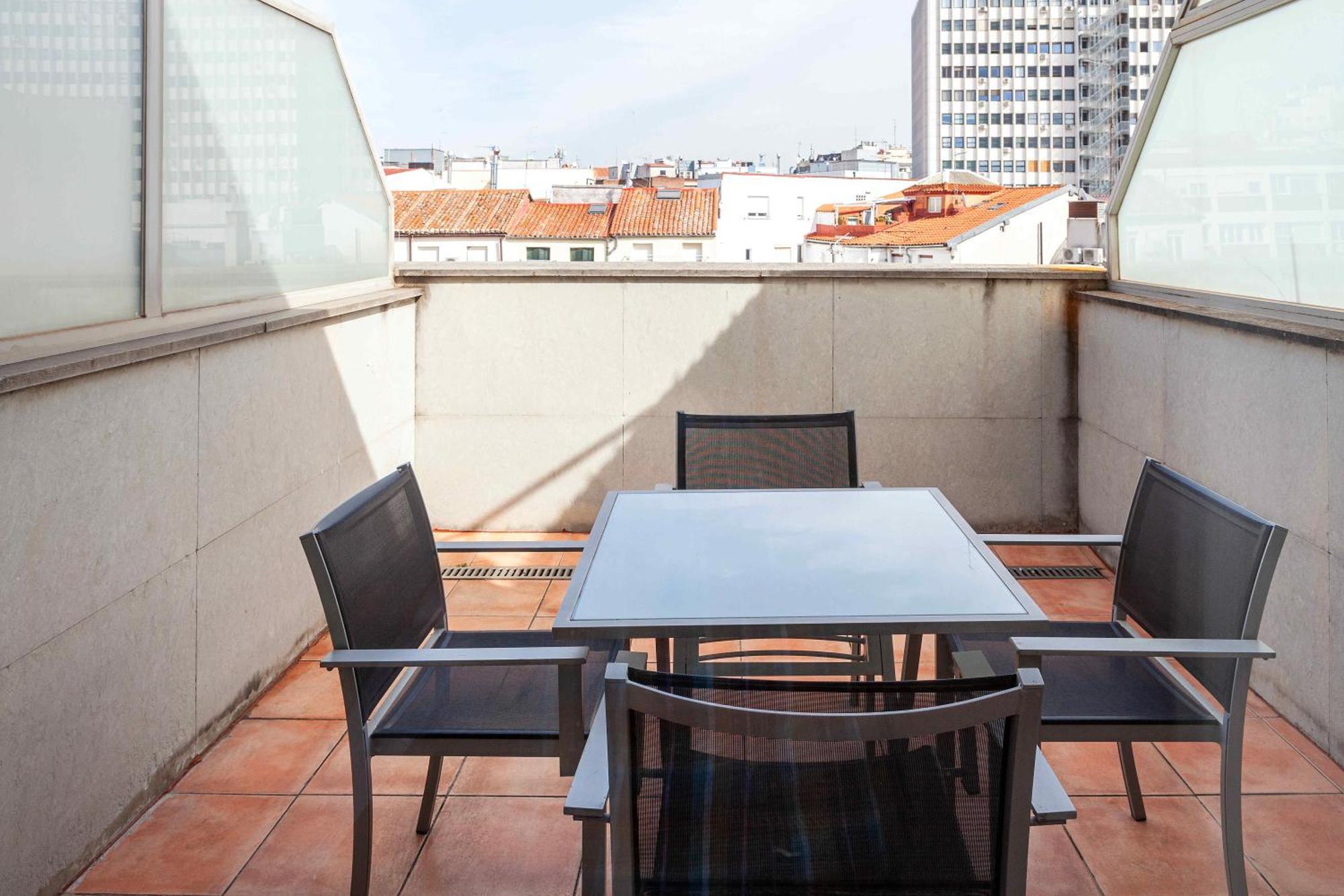 Viena Plaza De España Apartahotel