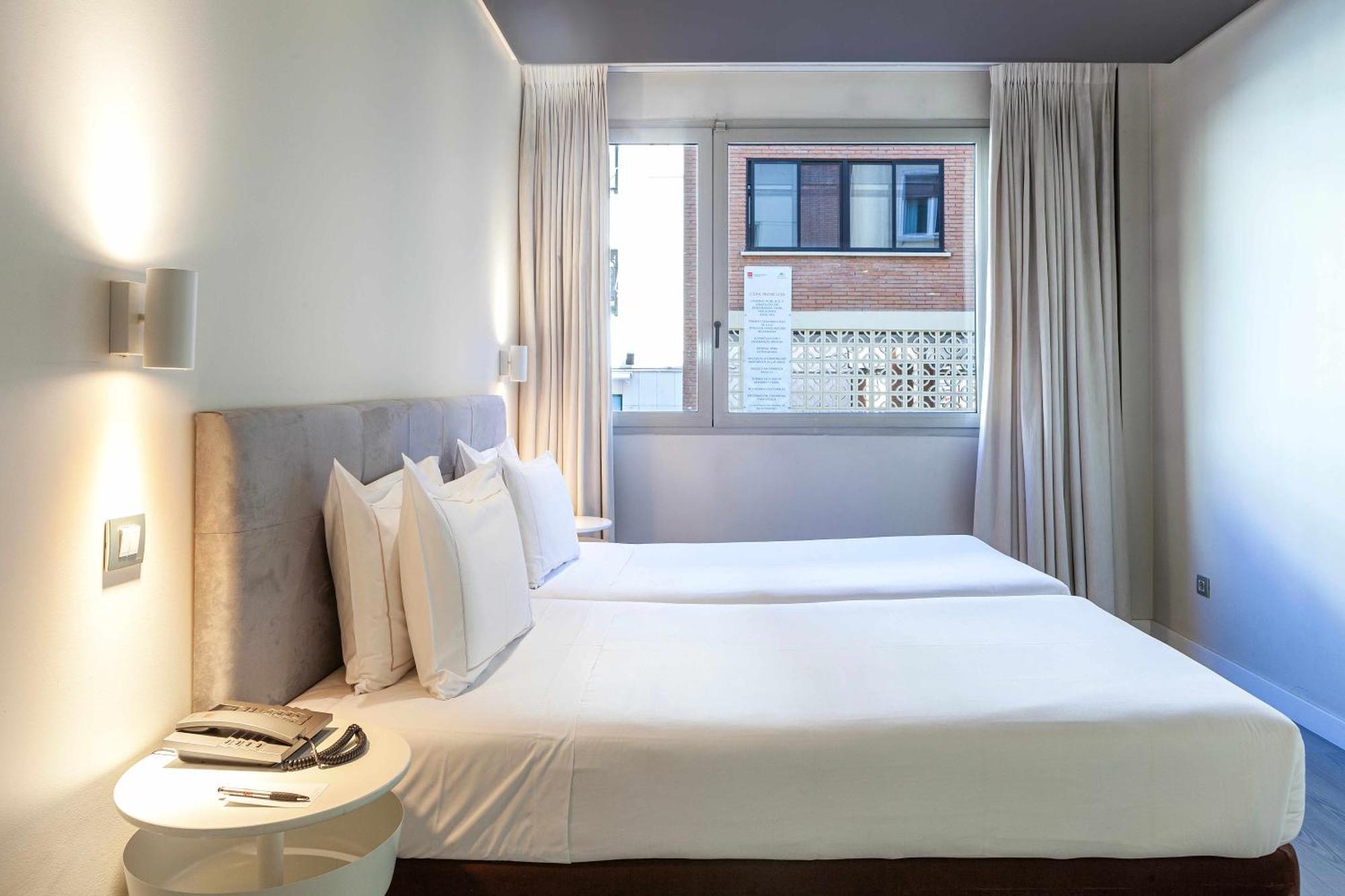Viena Plaza De España Apartahotel 3*