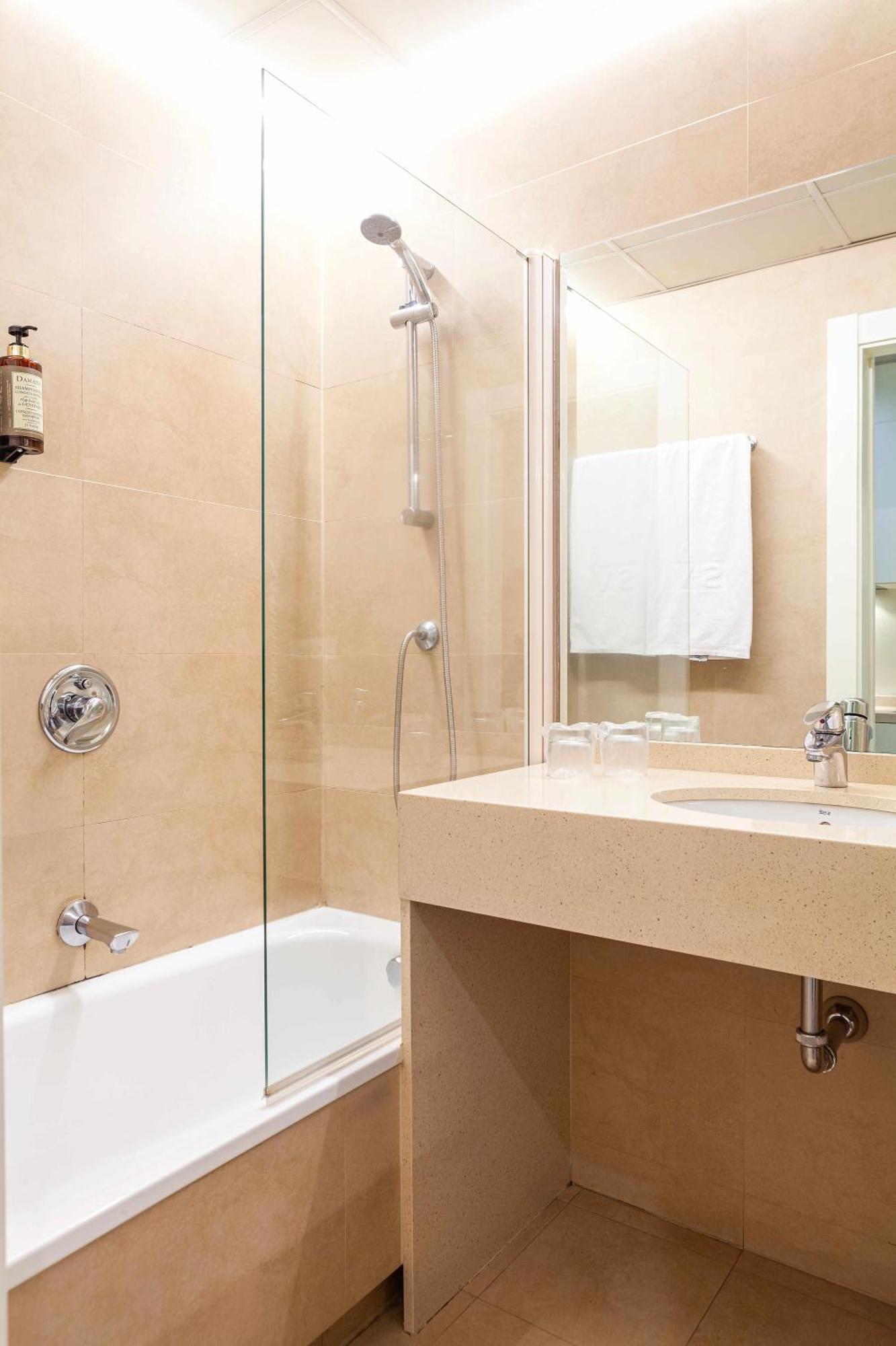 Viena Plaza De España Apartahotel 3*