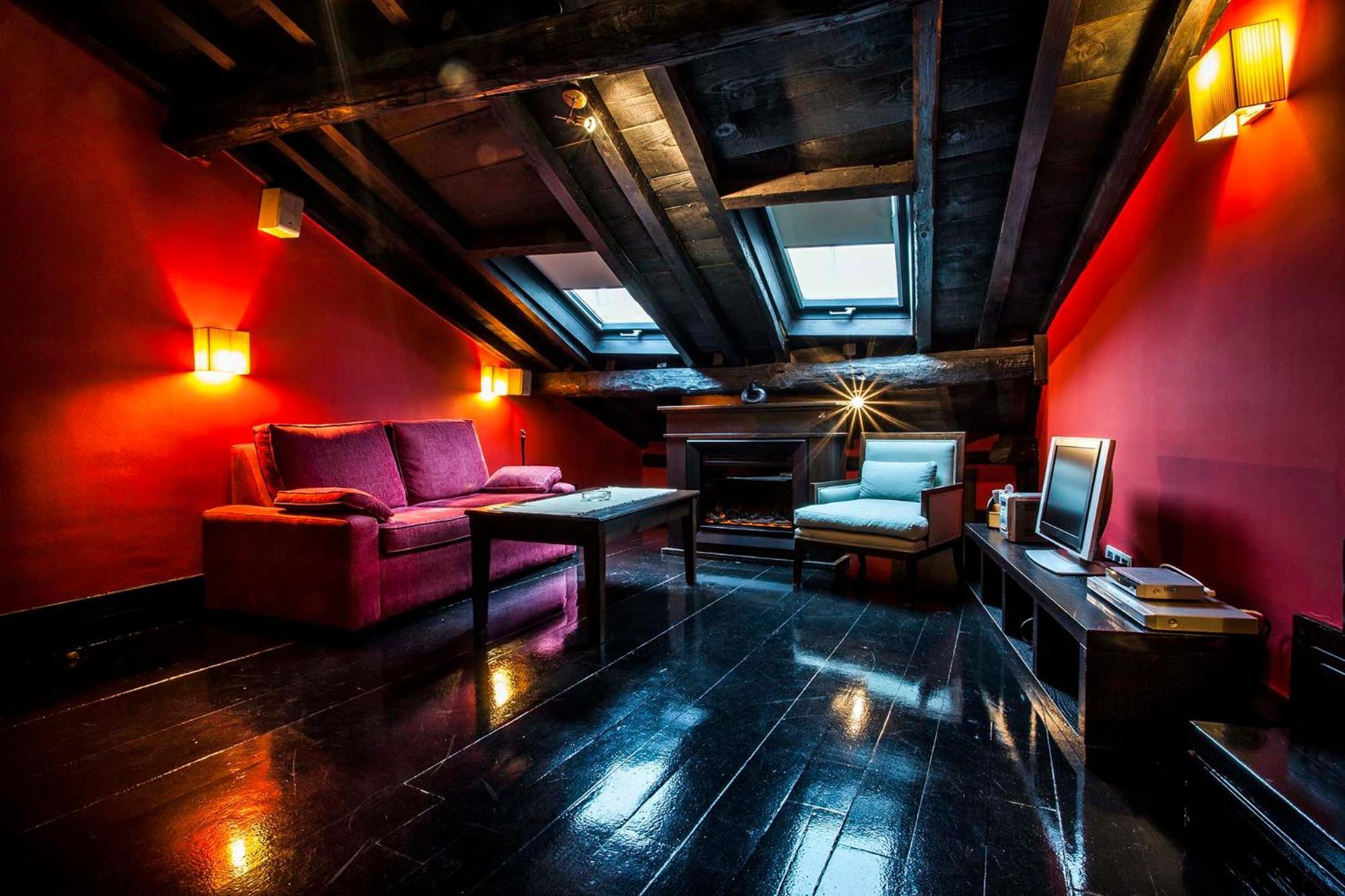 La Plaza Apartment *