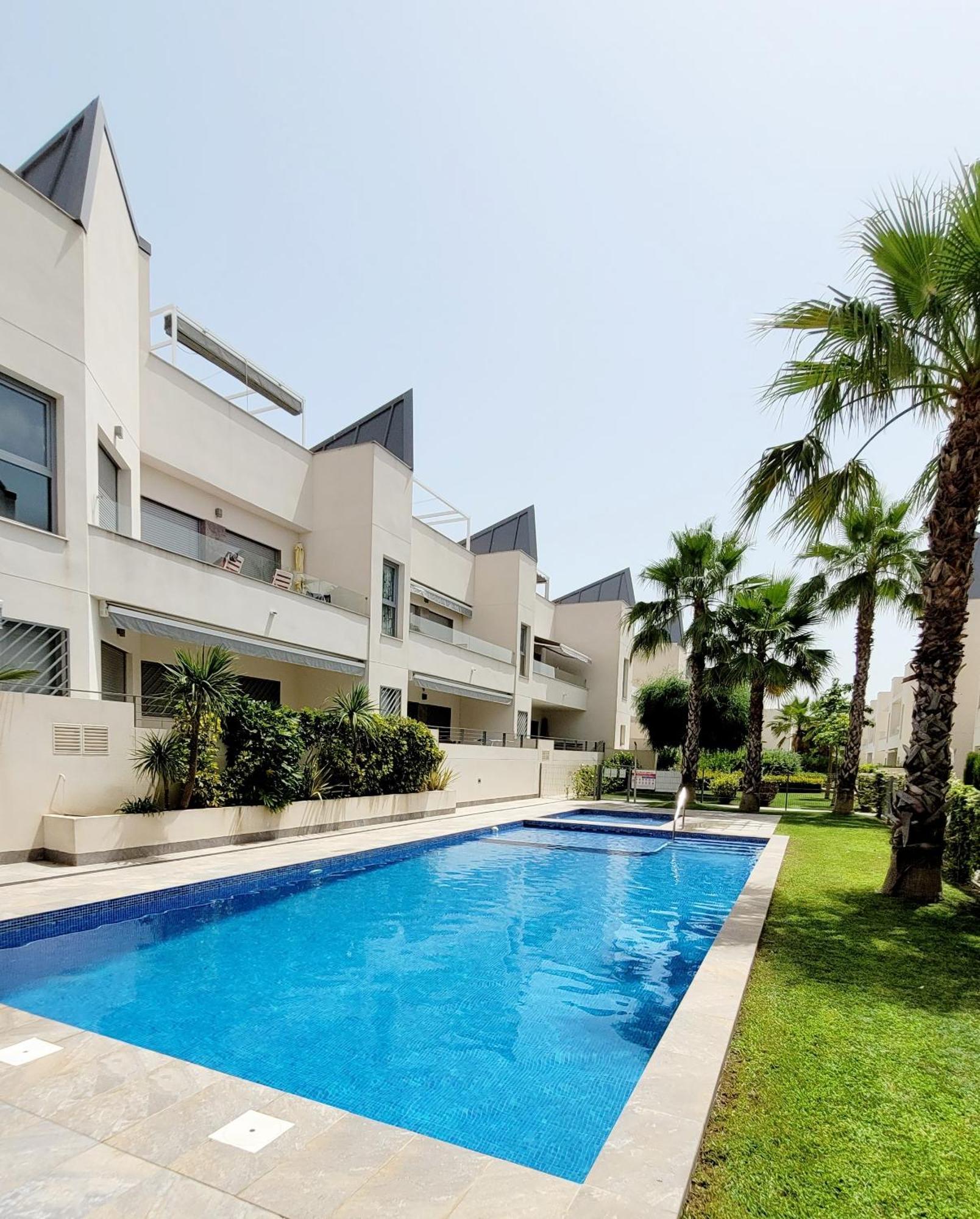 Pmt01 - Modern, Luxury With Heated Pool Torrevieja