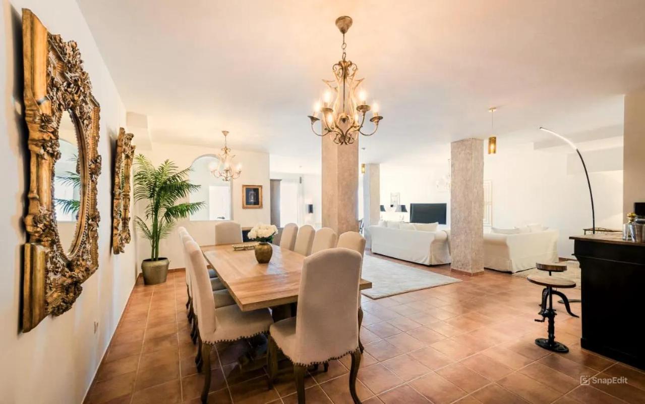 Stylish 3 Bedroom, 2 Bath With Sun Terrace, Gorgeous Sea Views, Air Conditioning, Wi-fi & Communal Swimming Pool Сasa de vacaciones