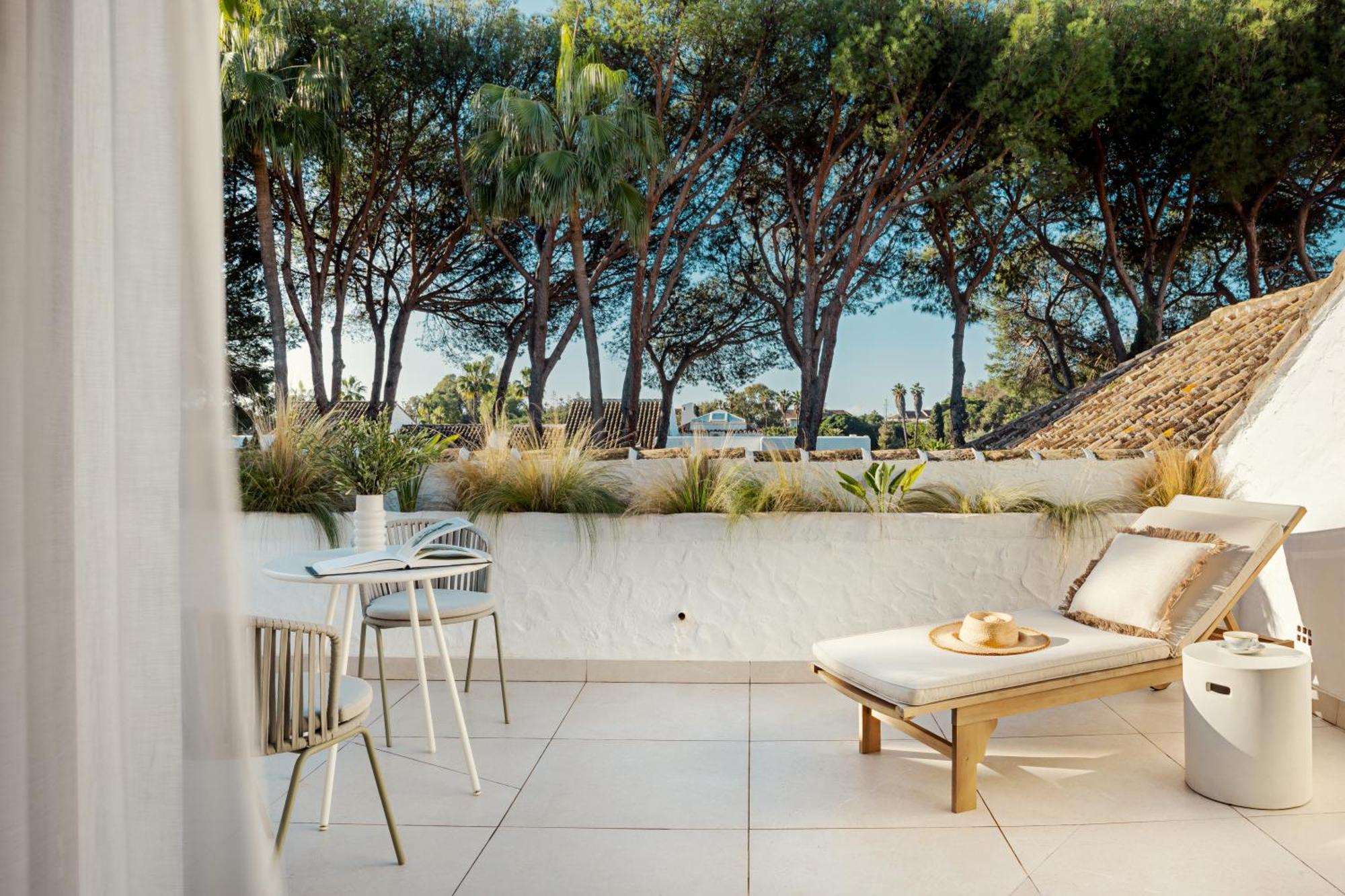 Villa Anfitrion & *