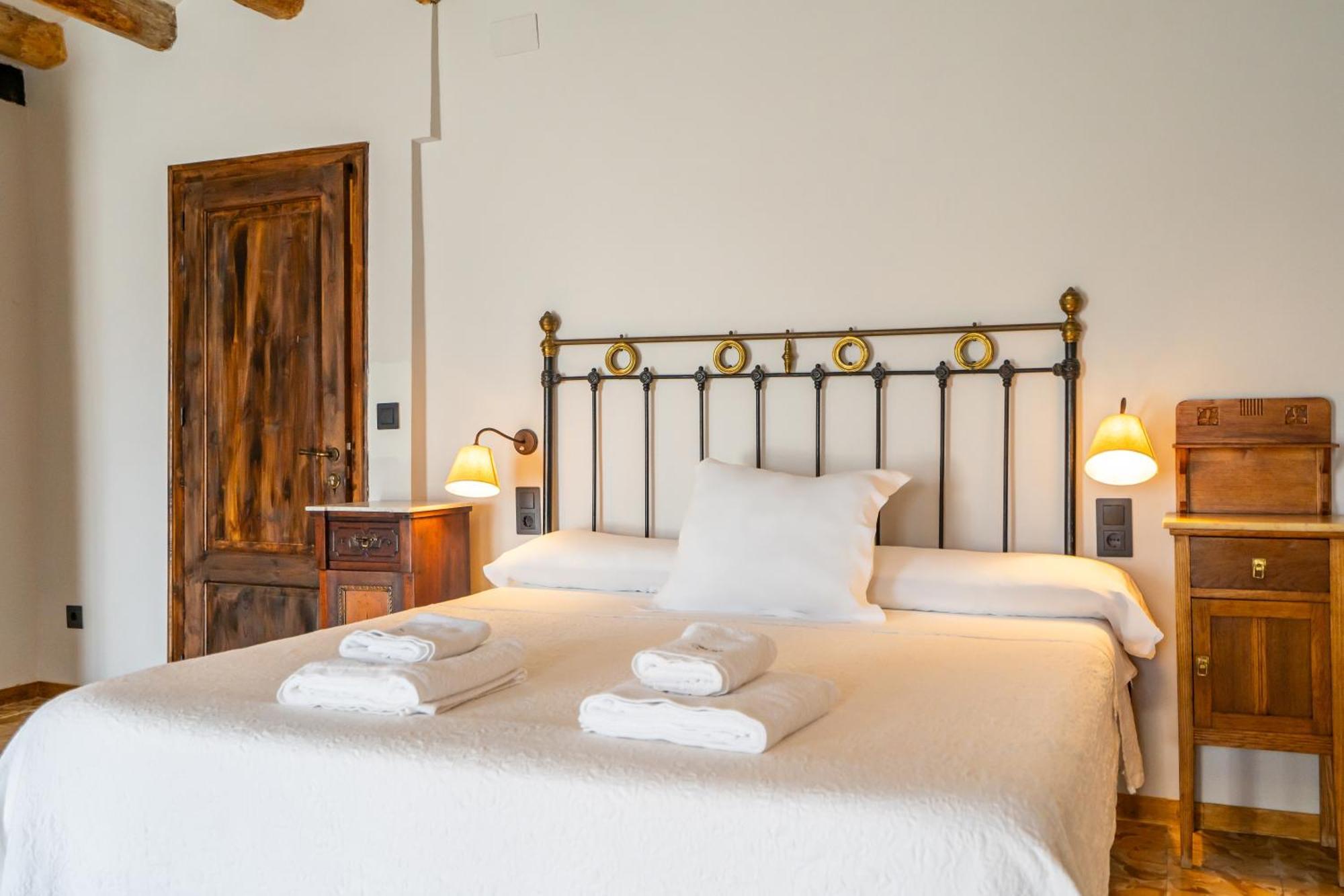 Lo Palauet De La Muralla Bed & Breakfast 2*