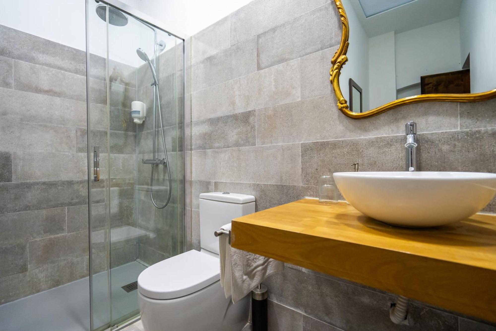Lo Palauet De La Muralla Bed & Breakfast