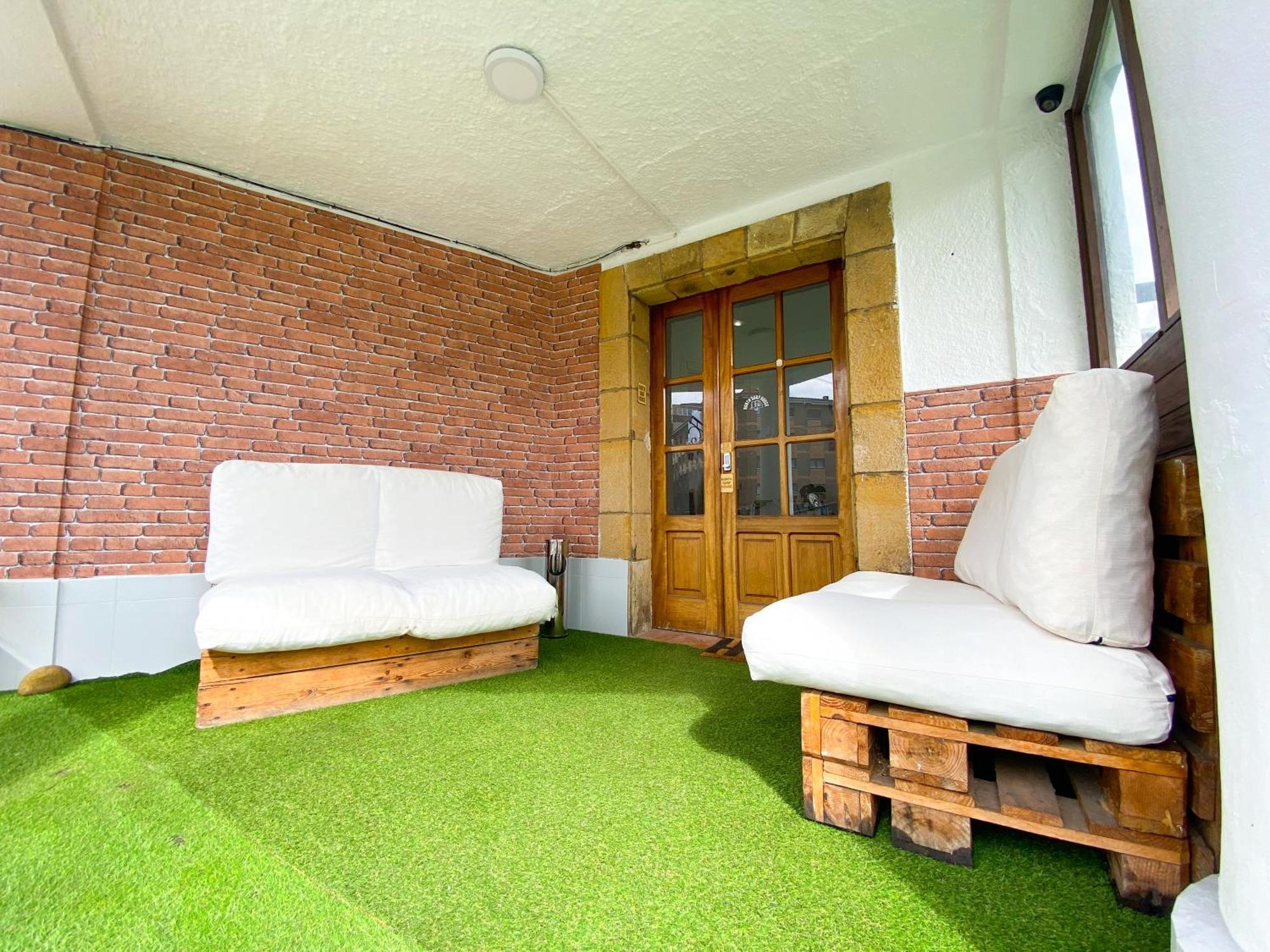 Surf House *