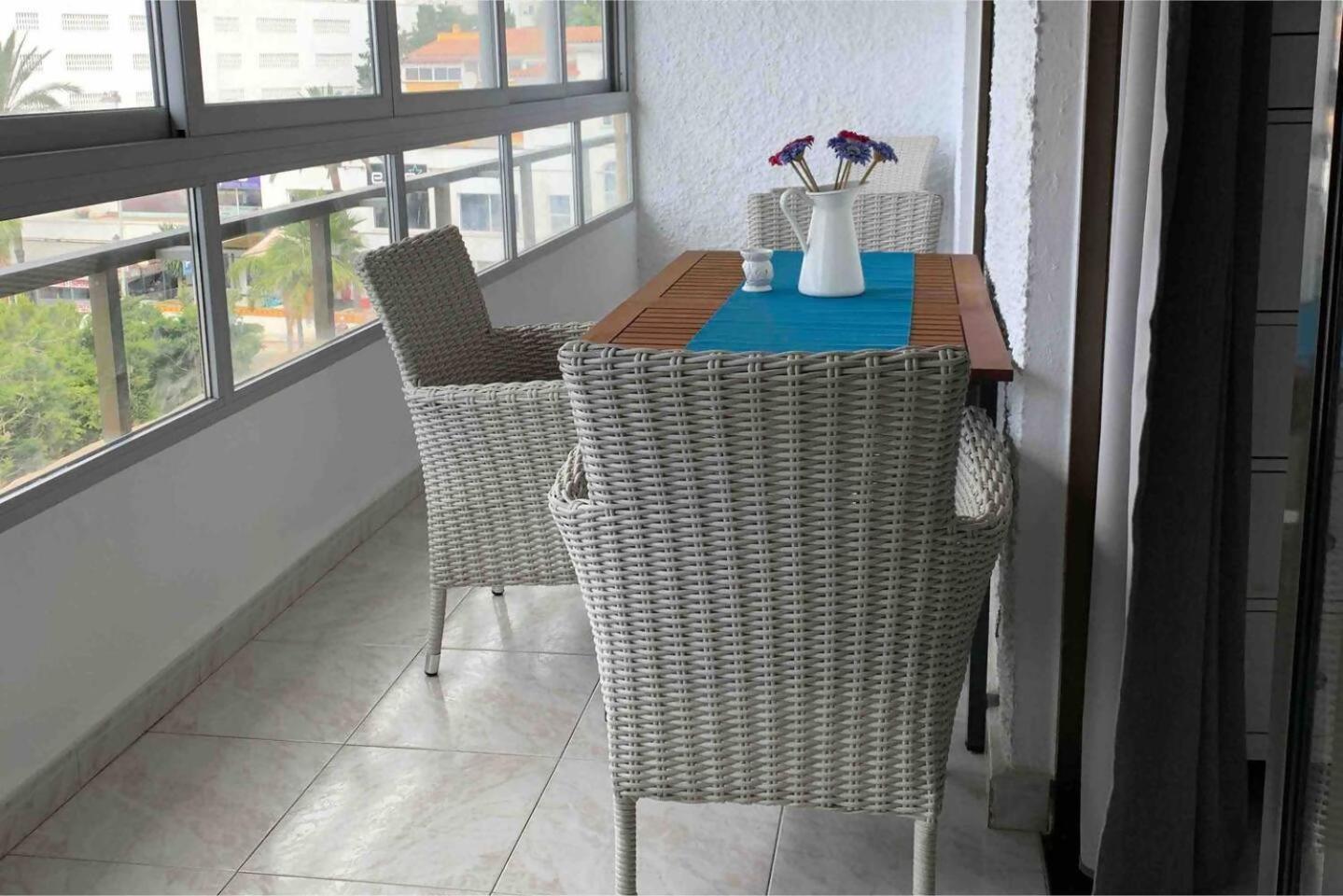 Piso Bonito En La Primera Linea De La Playa Con Vistas Al Mar En Apartamento Benalmádena