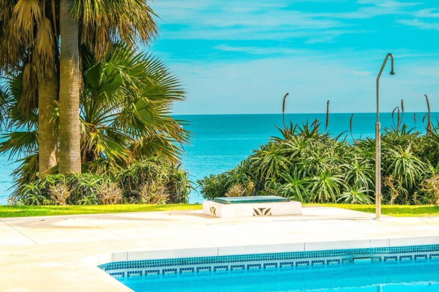 Apartamento Piso Bonito En La Primera Linea De La Playa Con Vistas Al Mar En Benalmádena