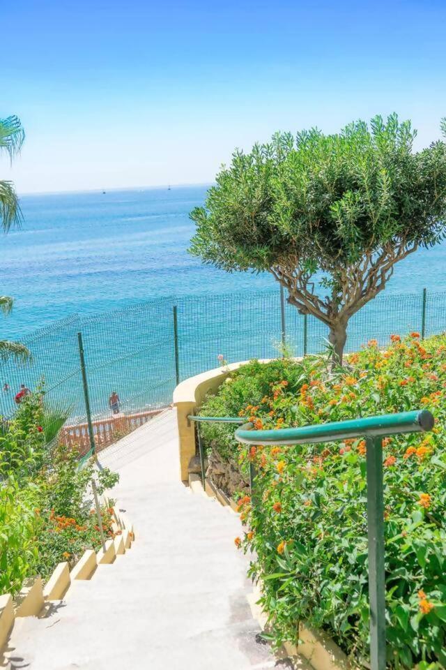 Piso Bonito En La Primera Linea De La Playa Con Vistas Al Mar En Benalmádena