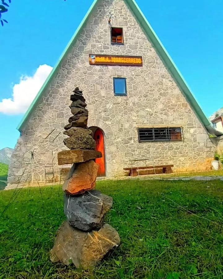 Refugio De Montana Ama Torrecerredo Hostel