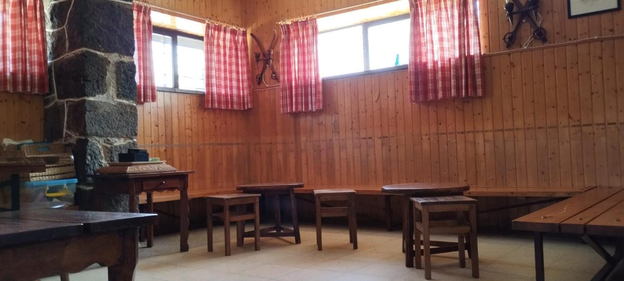 Refugio De Montana Ama Torrecerredo * San Isidro (Leon)