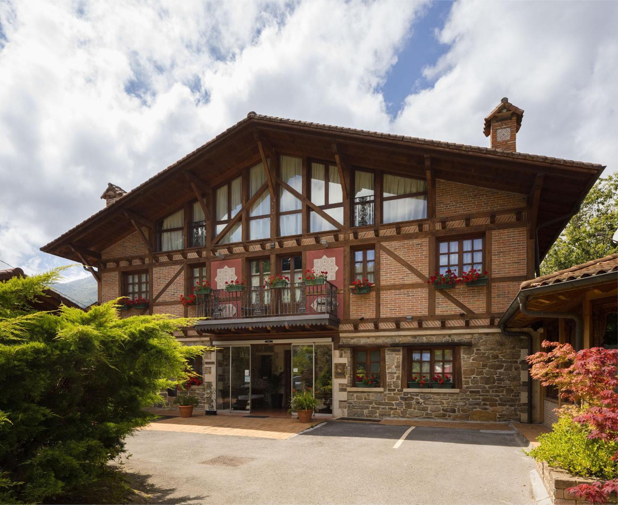 Hotel & Etxegana