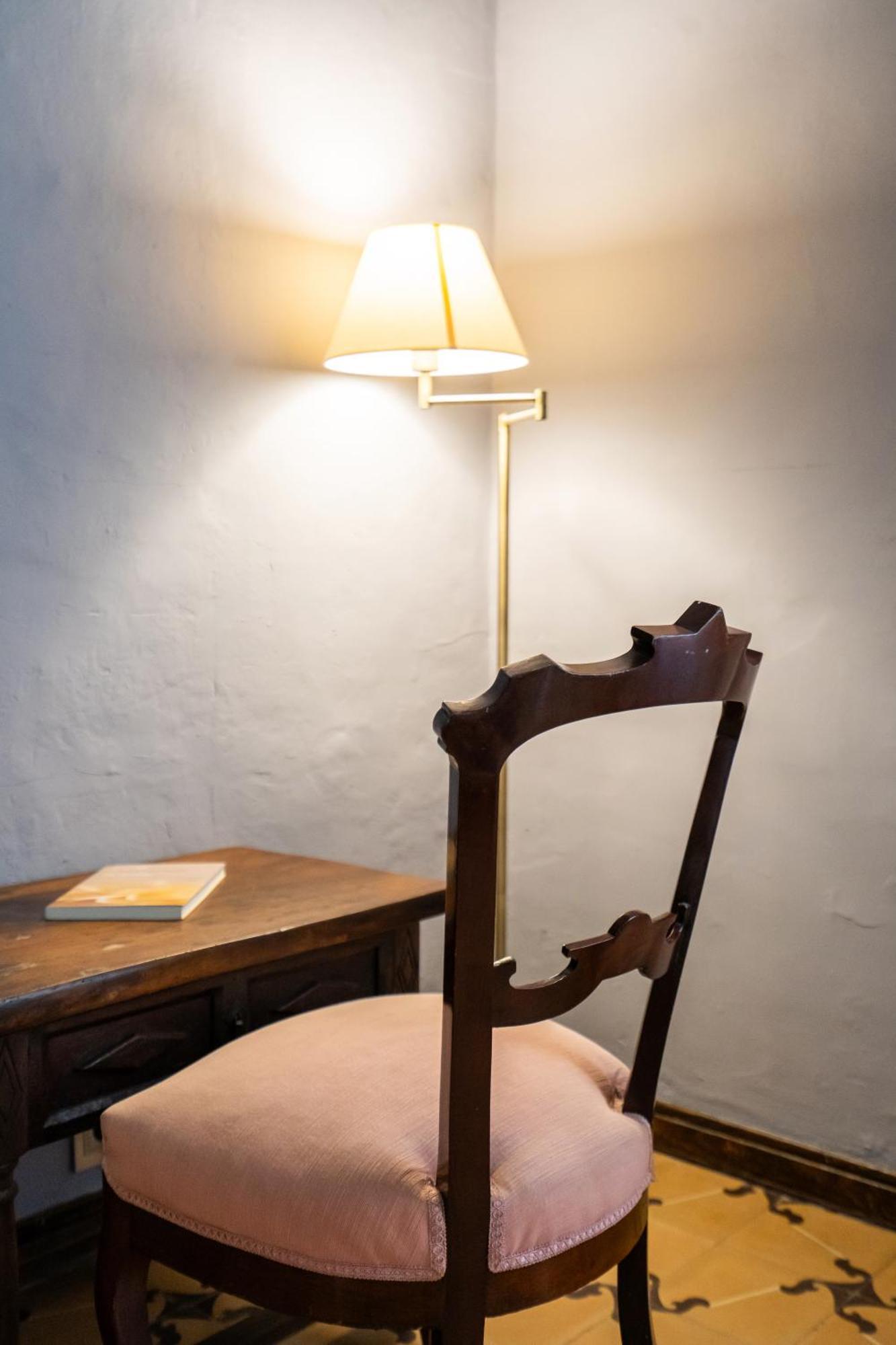 Lo Palauet De La Muralla Bed & Breakfast 2*