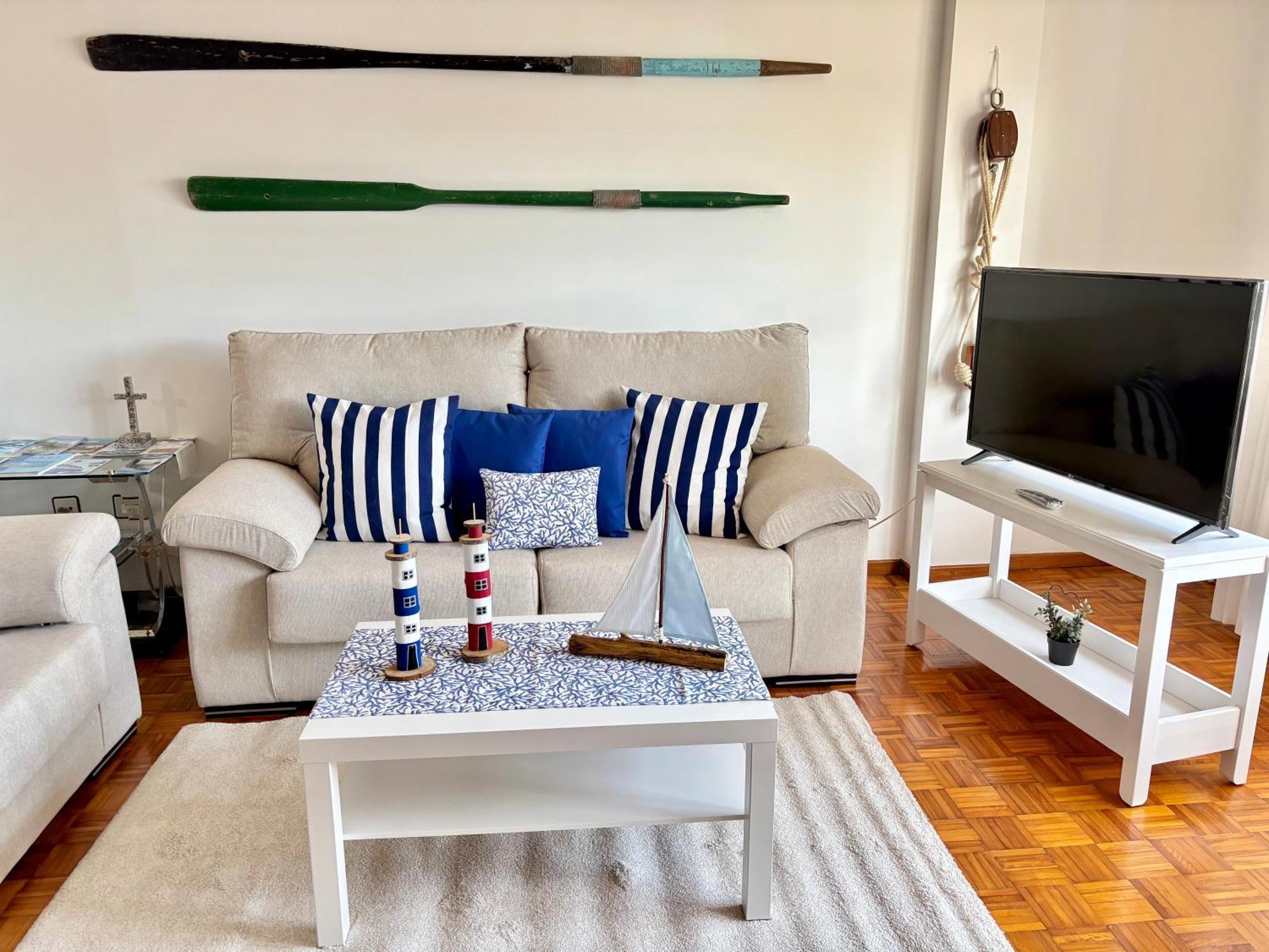 Apartamento Con Vistas Al Mar En Primera Línea. *