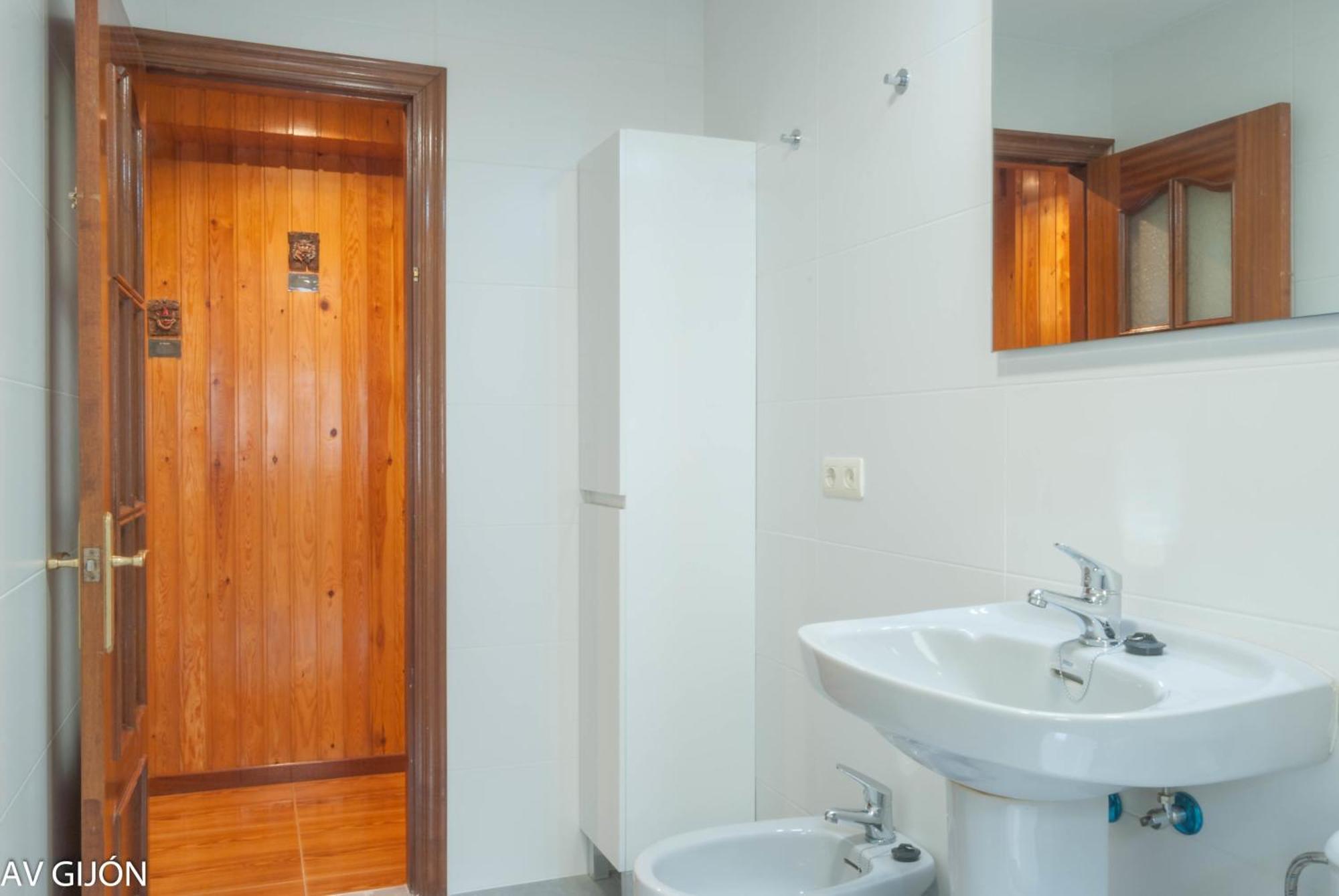 Av Alvaro De Albornoz Apartamento *