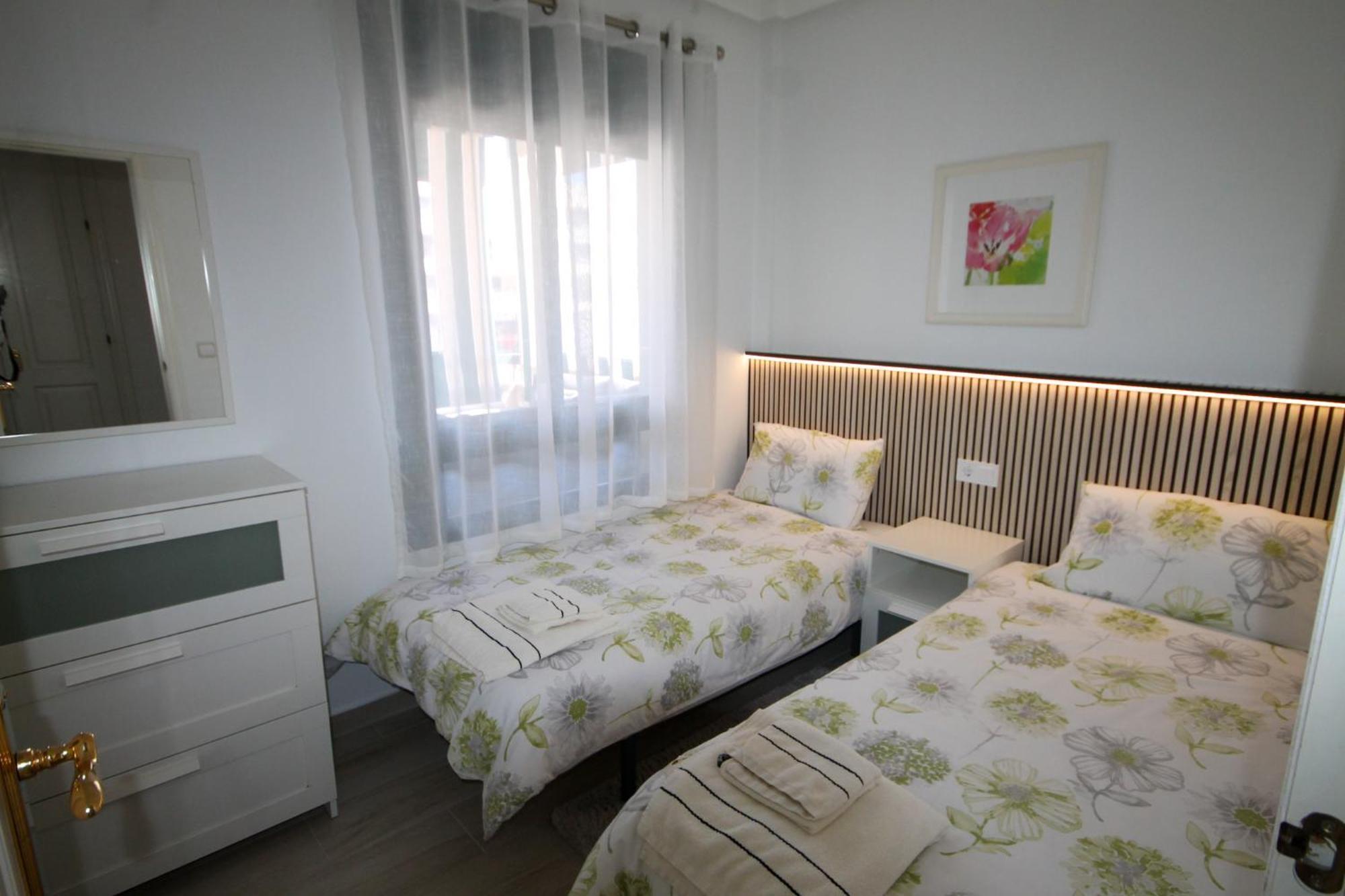 Luxury 2 Bed, 2 Bath With Sea View, Heating And New Bathrooms. * Dehesa de Campoamor (Orihuela Costa)