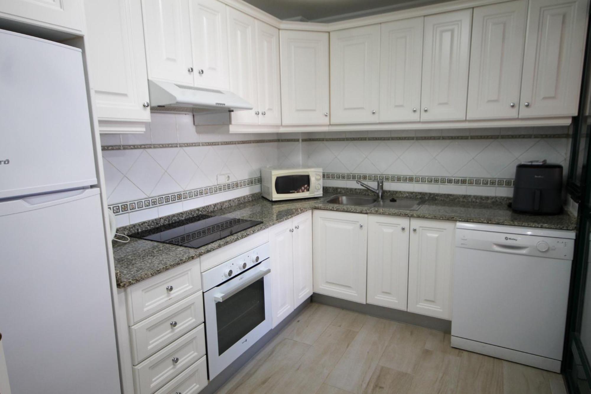 Luxury 2 Bed, 2 Bath With Sea View, Heating And New Bathrooms.