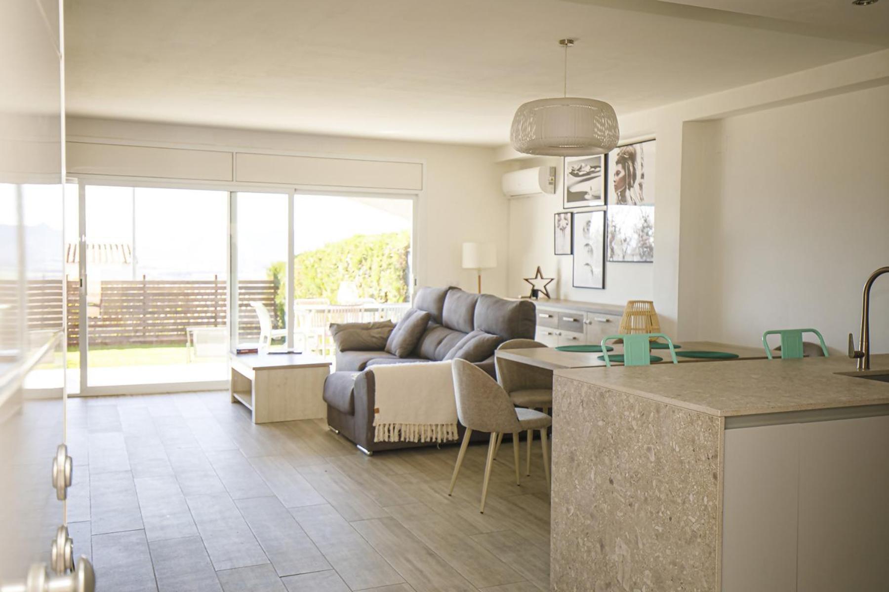 Casa Con Bonitas Vistas En Montjuic Gerona