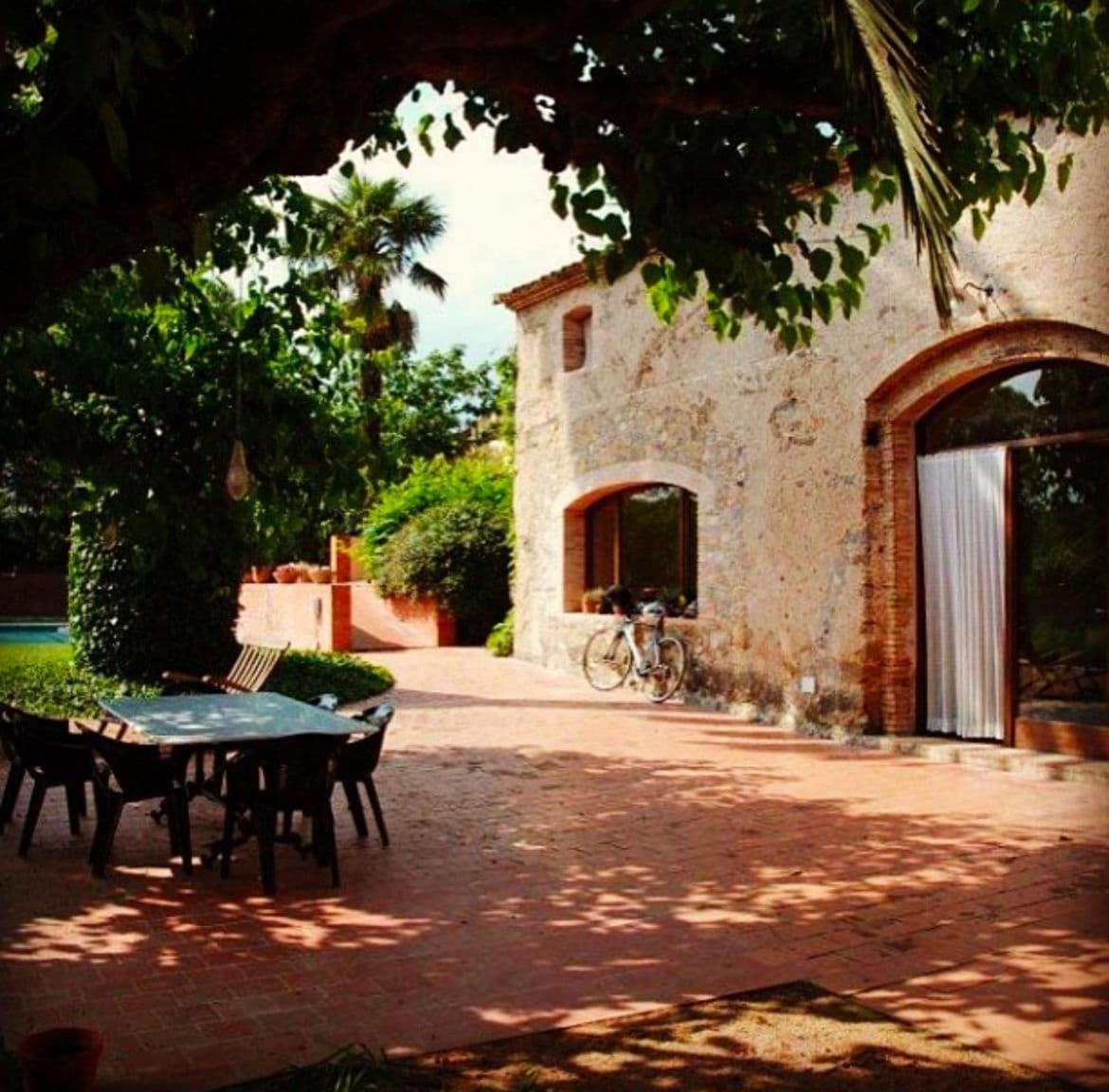 Renovated Barn With Garden And Pool - For 8