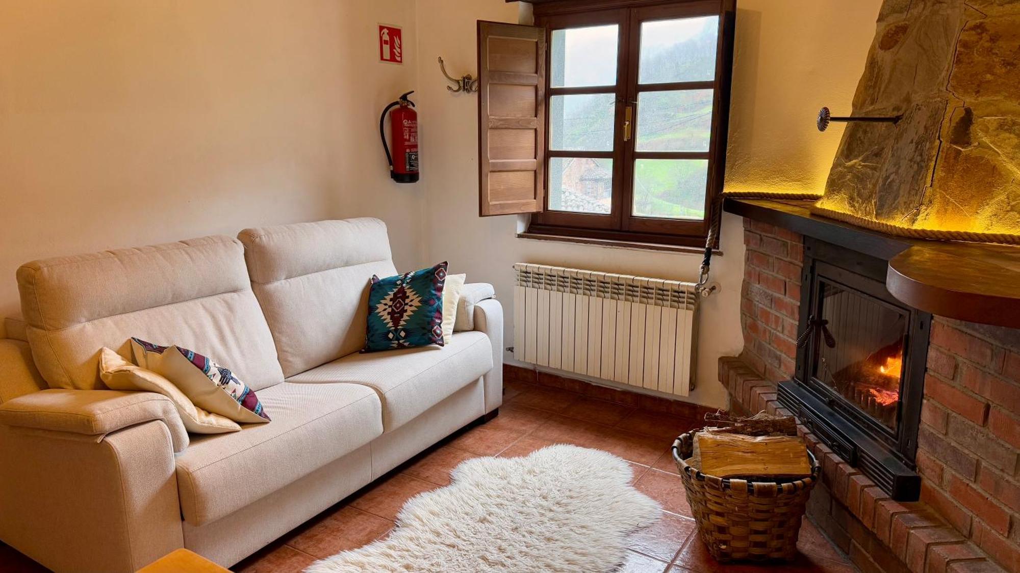 Y Casas De Aldea La Pornacal Guest house *
