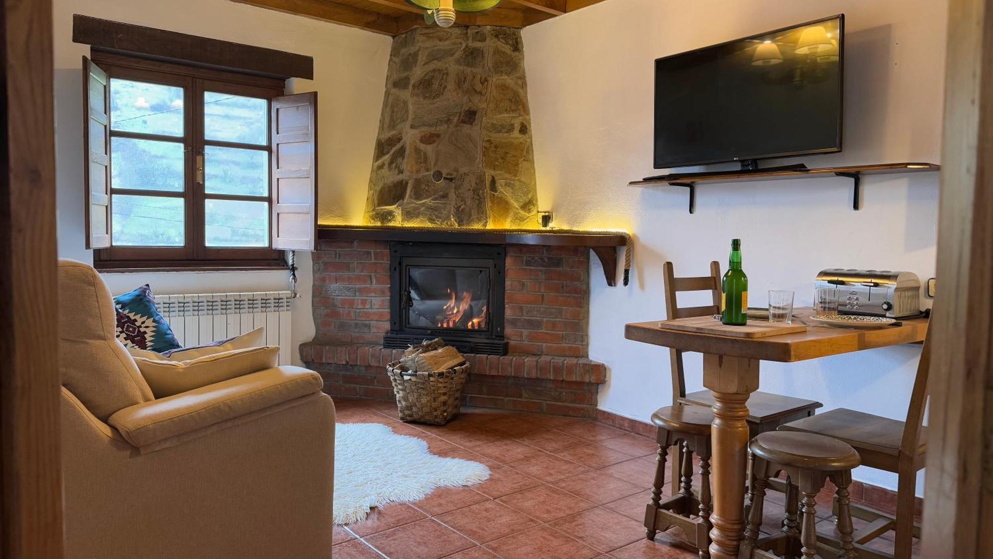 Y Casas De Aldea La Pornacal Guest house