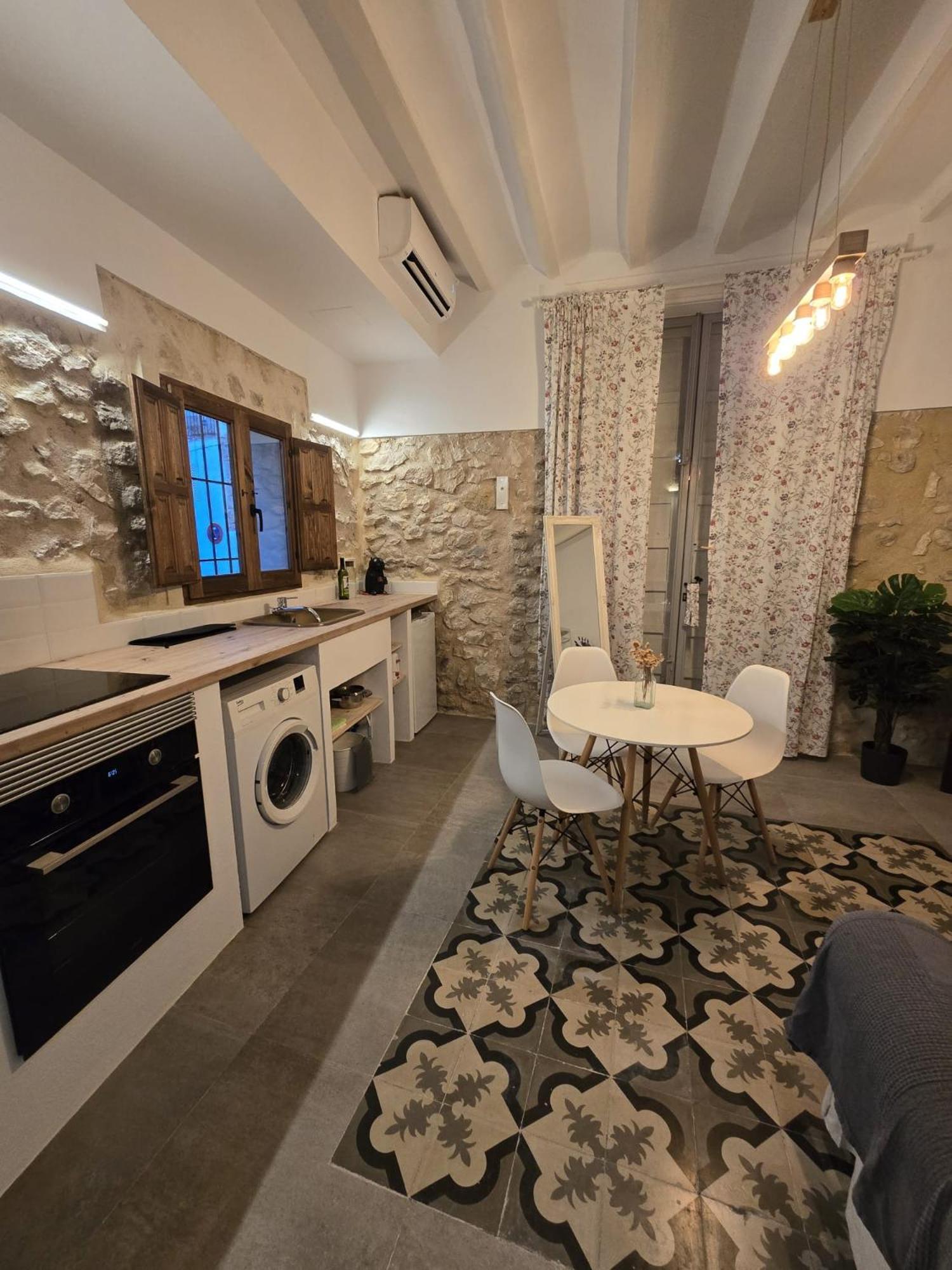 Independiente De 45 M2 Con Banera En Pleno Casco Viejo *