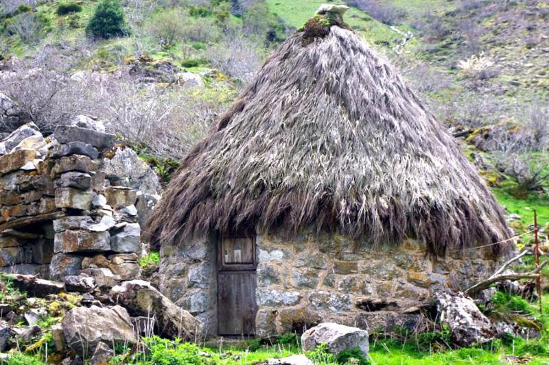 Guest house Y Casas De Aldea La Pornacal Villar de Vildas